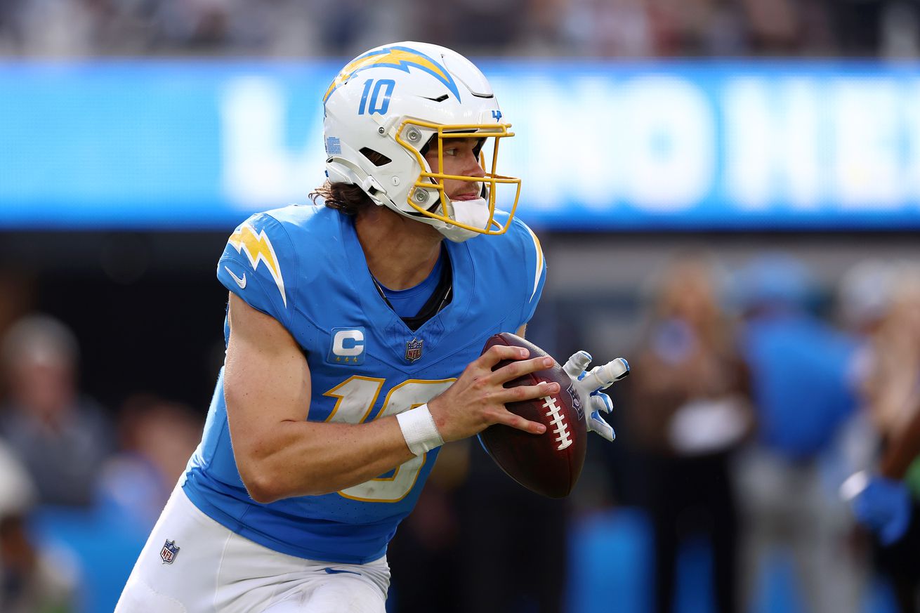 Las Vegas Raiders v Los Angeles Chargers