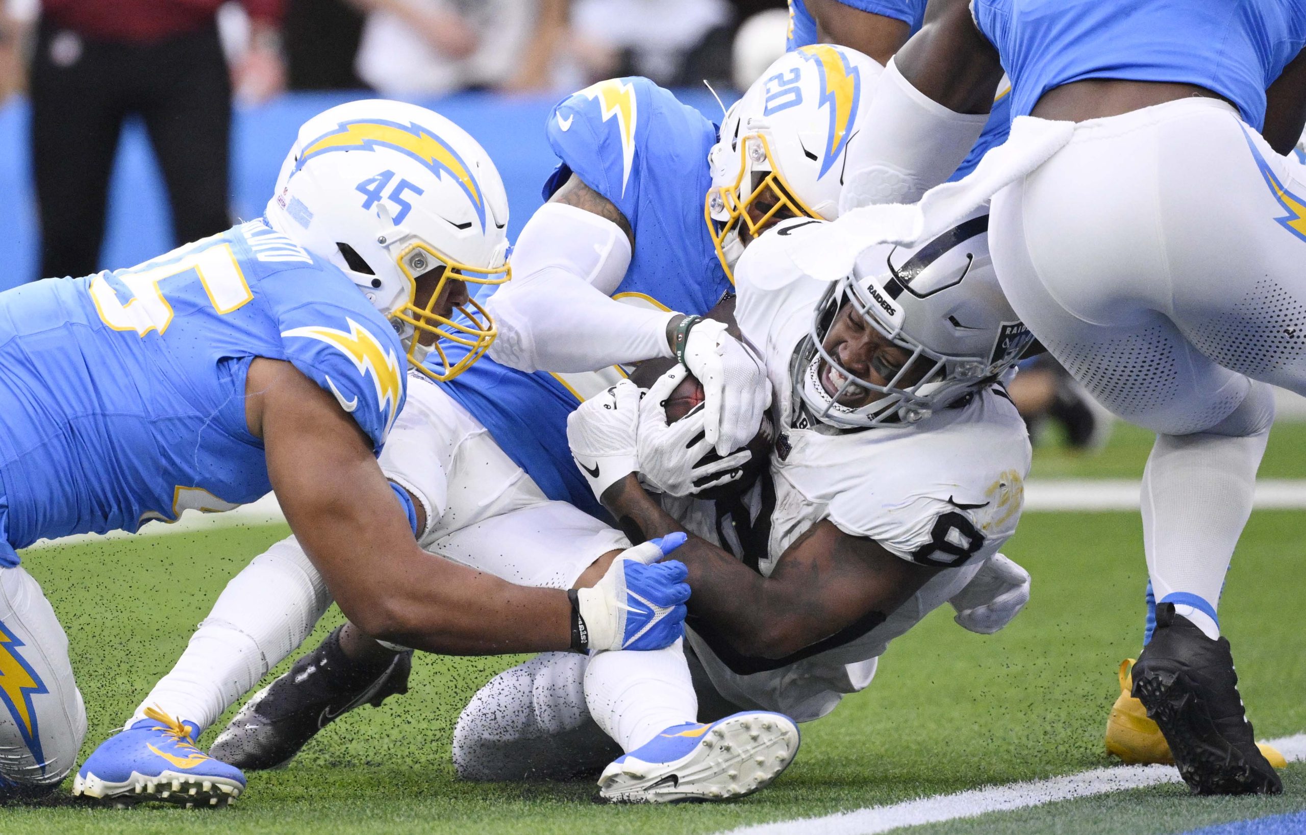 Running back Josh Jacobs #8 of the Las Vegas Raiders...