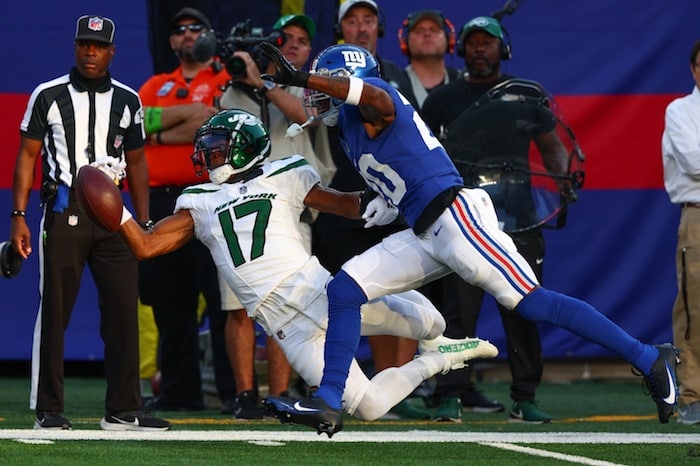 New York Jets wide receiver Garrett Wilson (17) fails to catch a pass