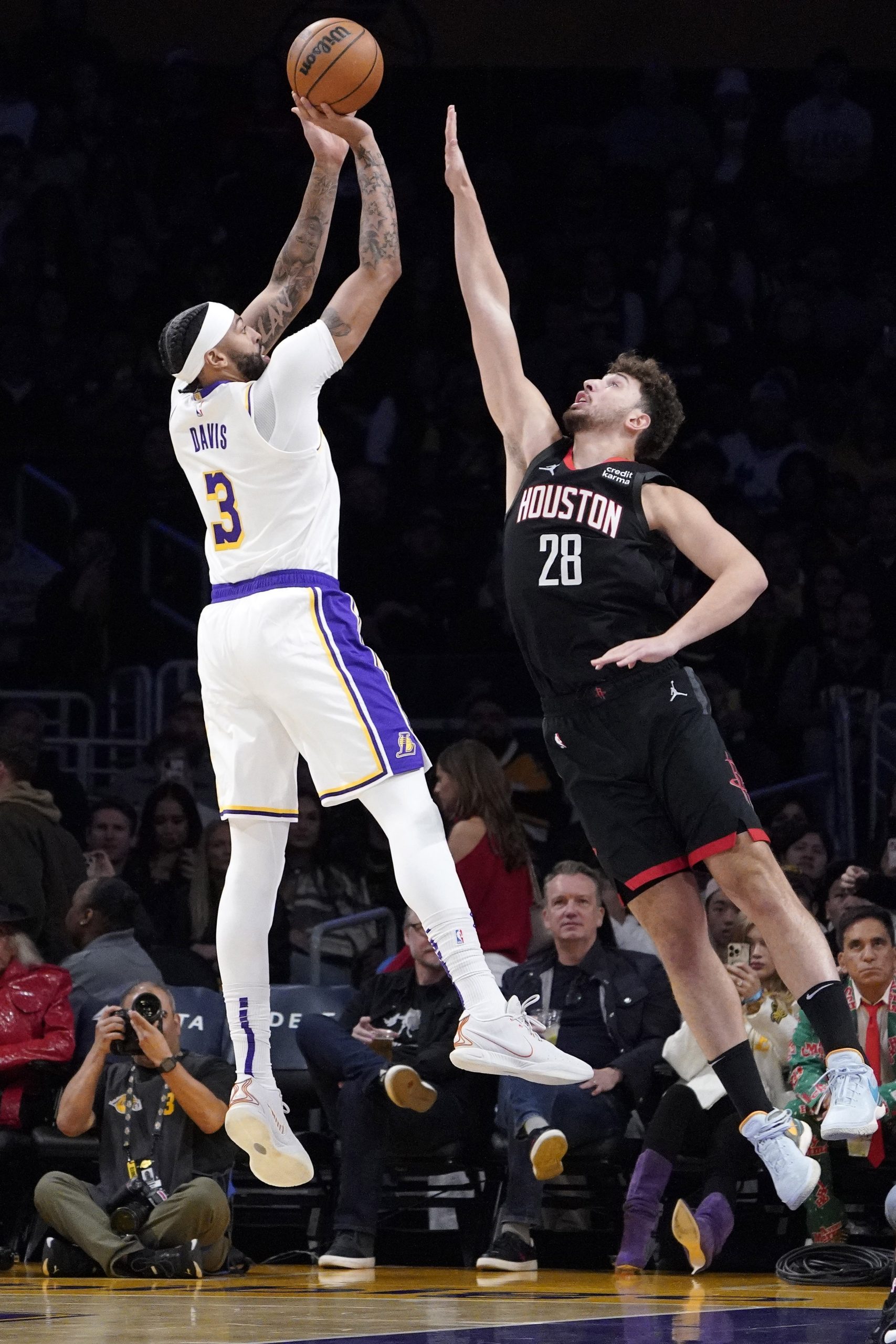 Los Angeles Lakers forward Anthony Davis, left, shoots as Houston...