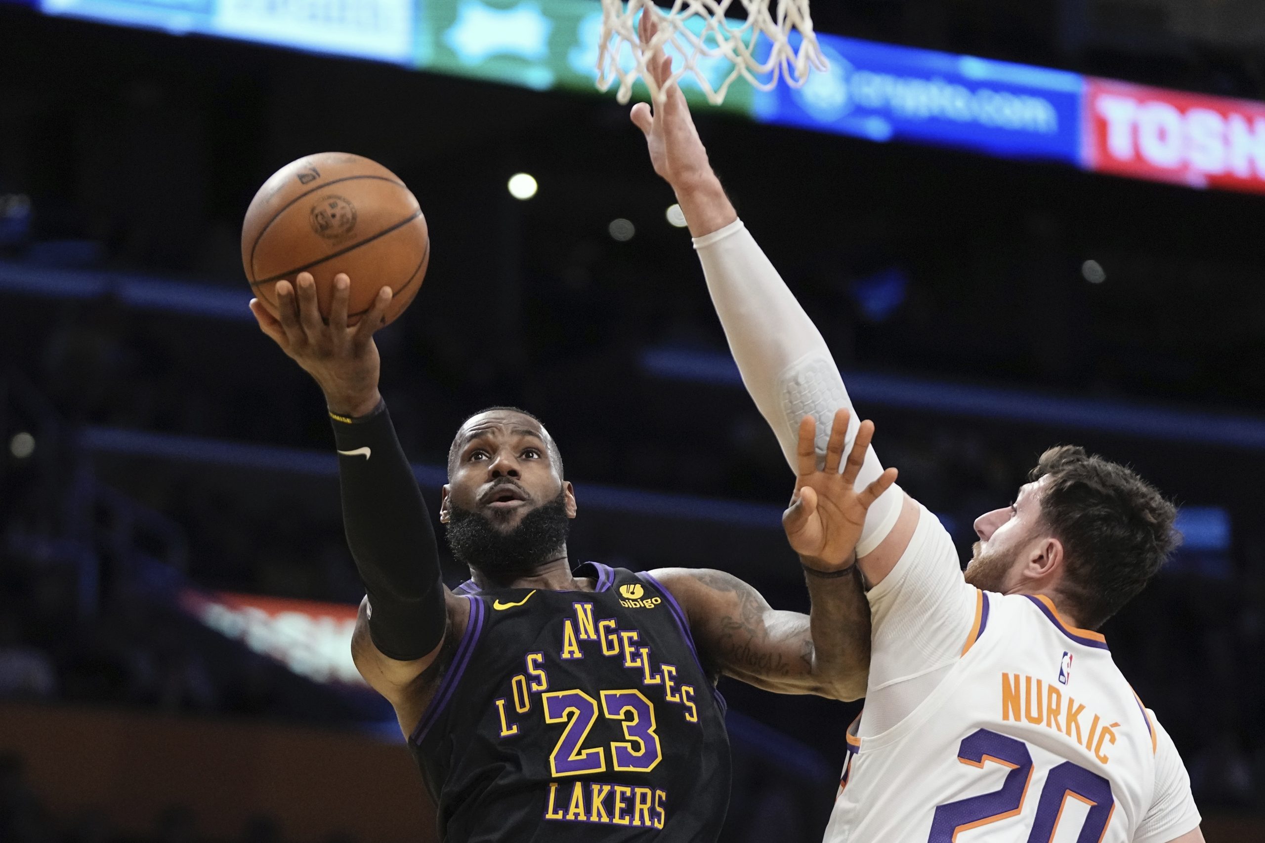 Lakers forward LeBron James shoots as Phoenix Suns center Jusuf...