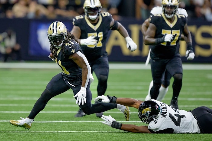 New Orleans Saints running back Alvin Kamara (41) runs against Jacksonville Jaguars linebacker