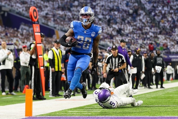 Detroit Lions running back Jahmyr Gibbs (26) runs for a touchdown