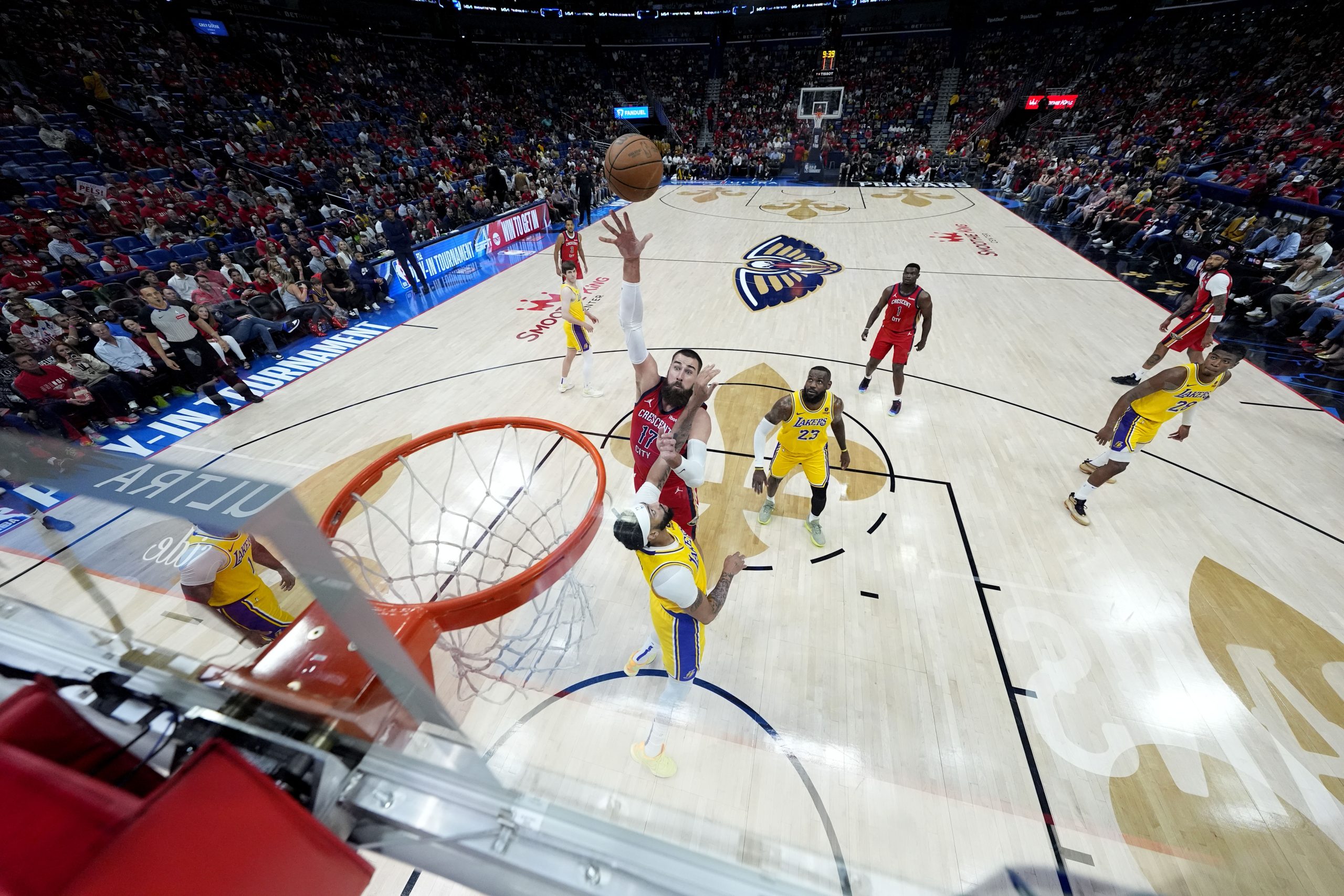 New Orleans Pelicans center Jonas Valanciunas (17) shoots against Lakers...