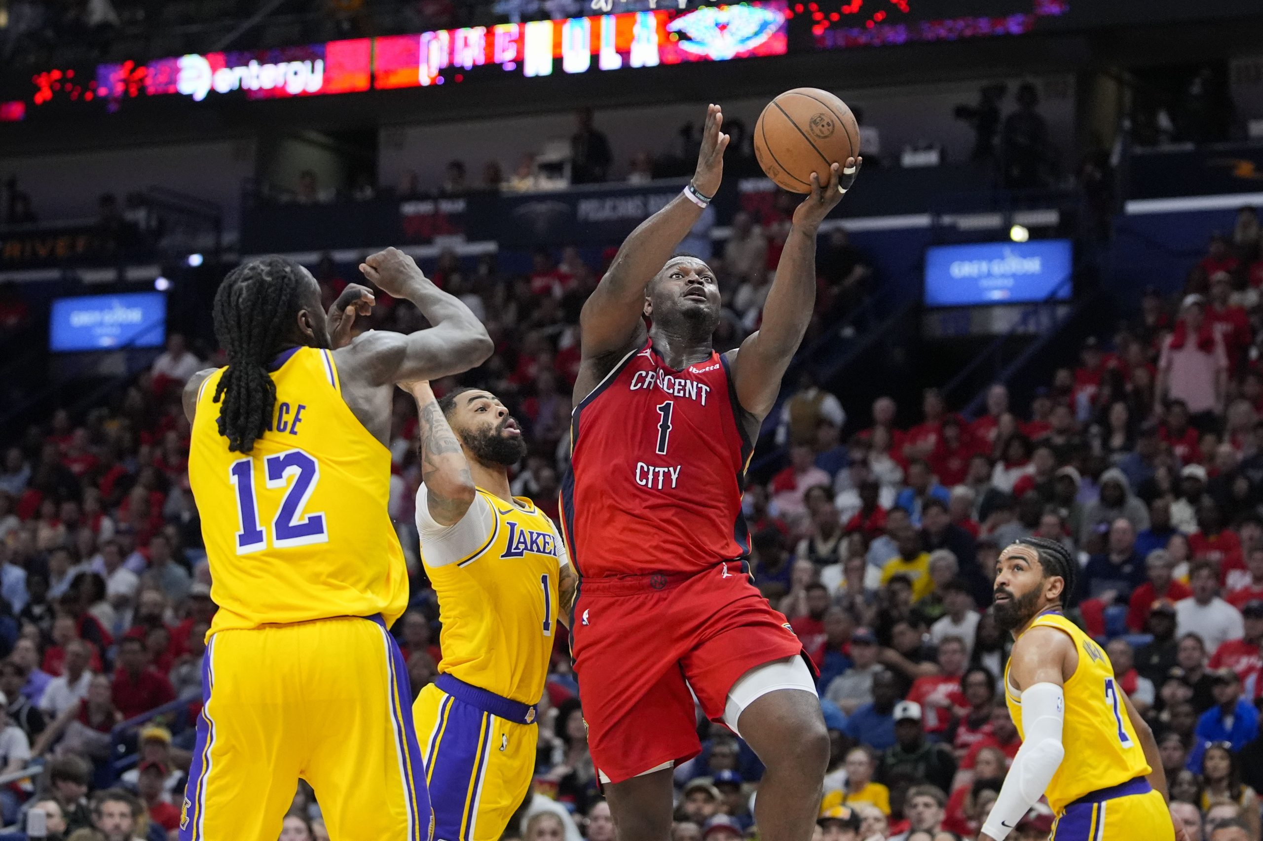 New Orleans Pelicans forward Zion Williamson (1) goes to the...