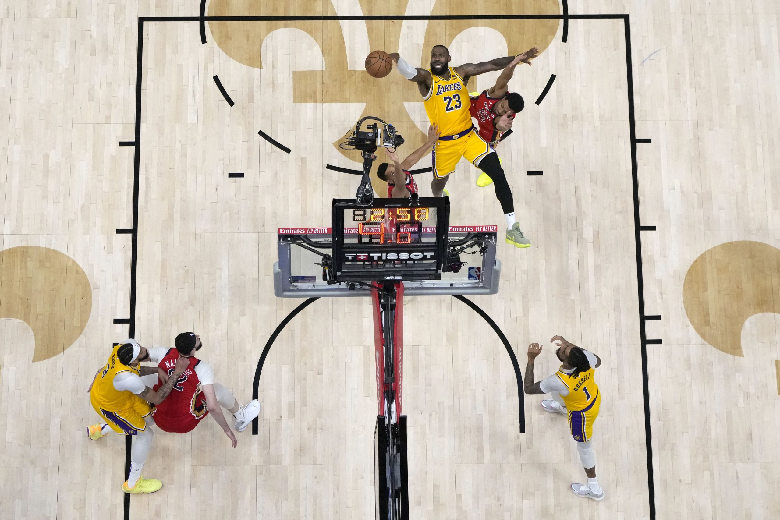 Lakers star LeBron James (23) shoots between New Orleans Pelicans...