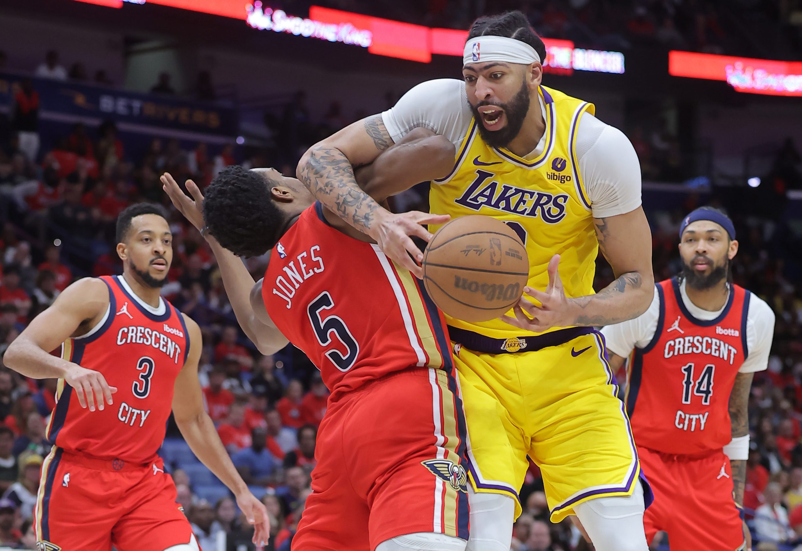 Lakers star Anthony Davis, right, is fouled by the New...