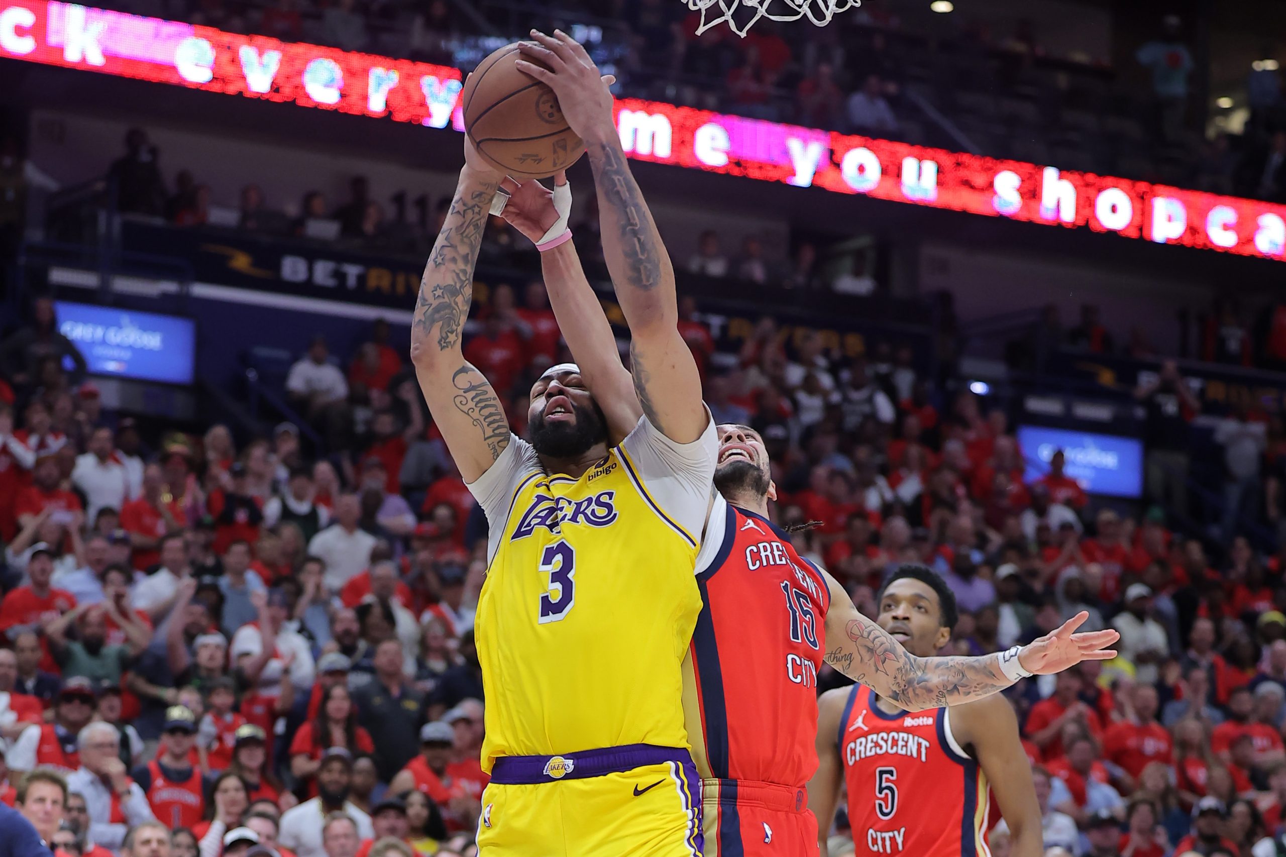 Lakers star Anthony Davis, left, is fouled by the New...
