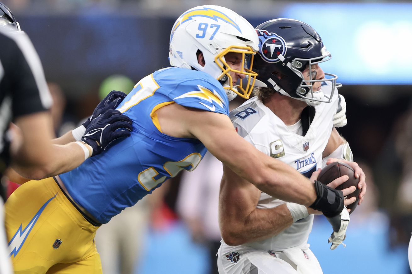 Tennessee Titans v Los Angeles Chargers