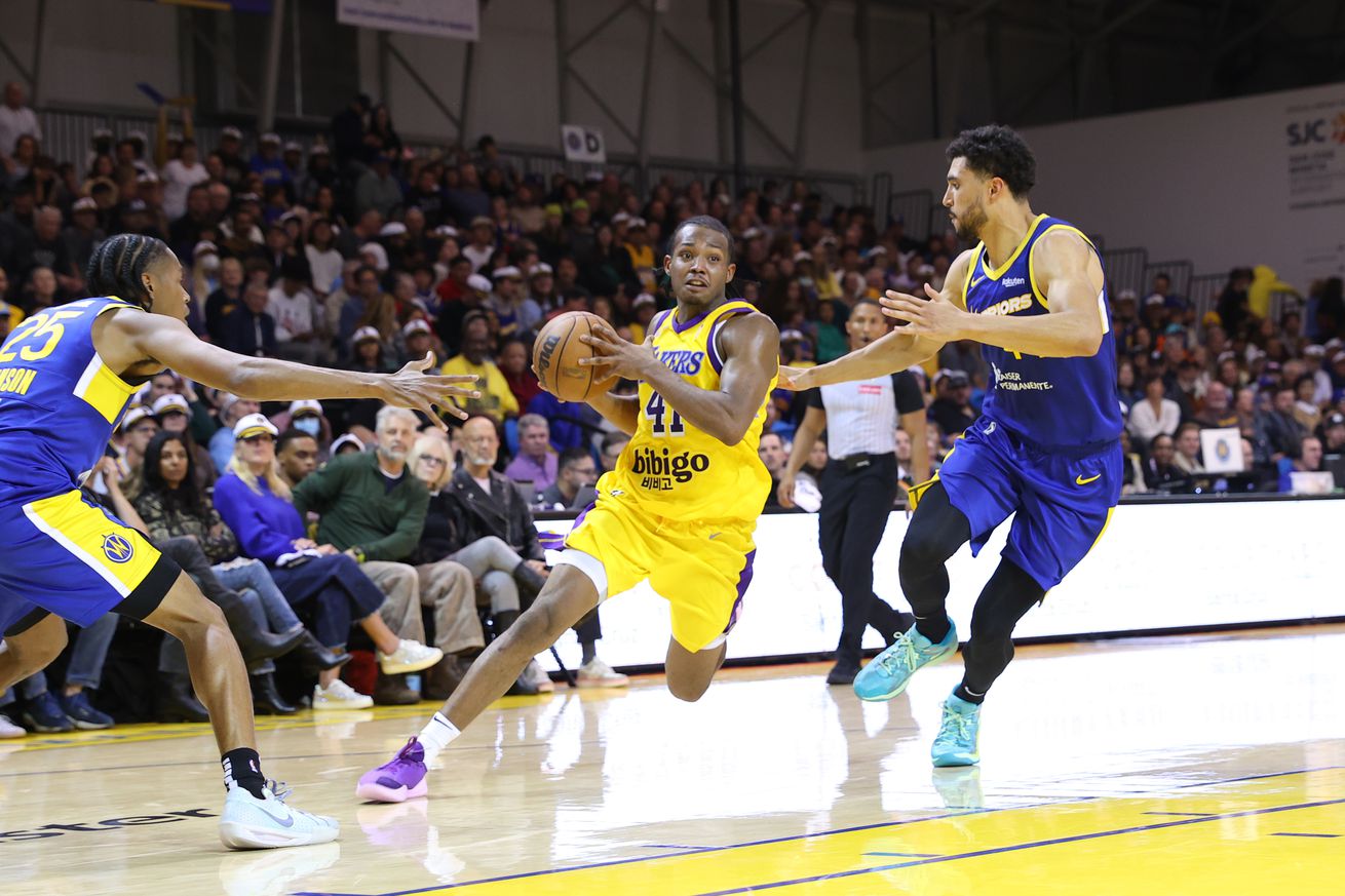 South Bay Lakers vs Santa Cruz Warriors