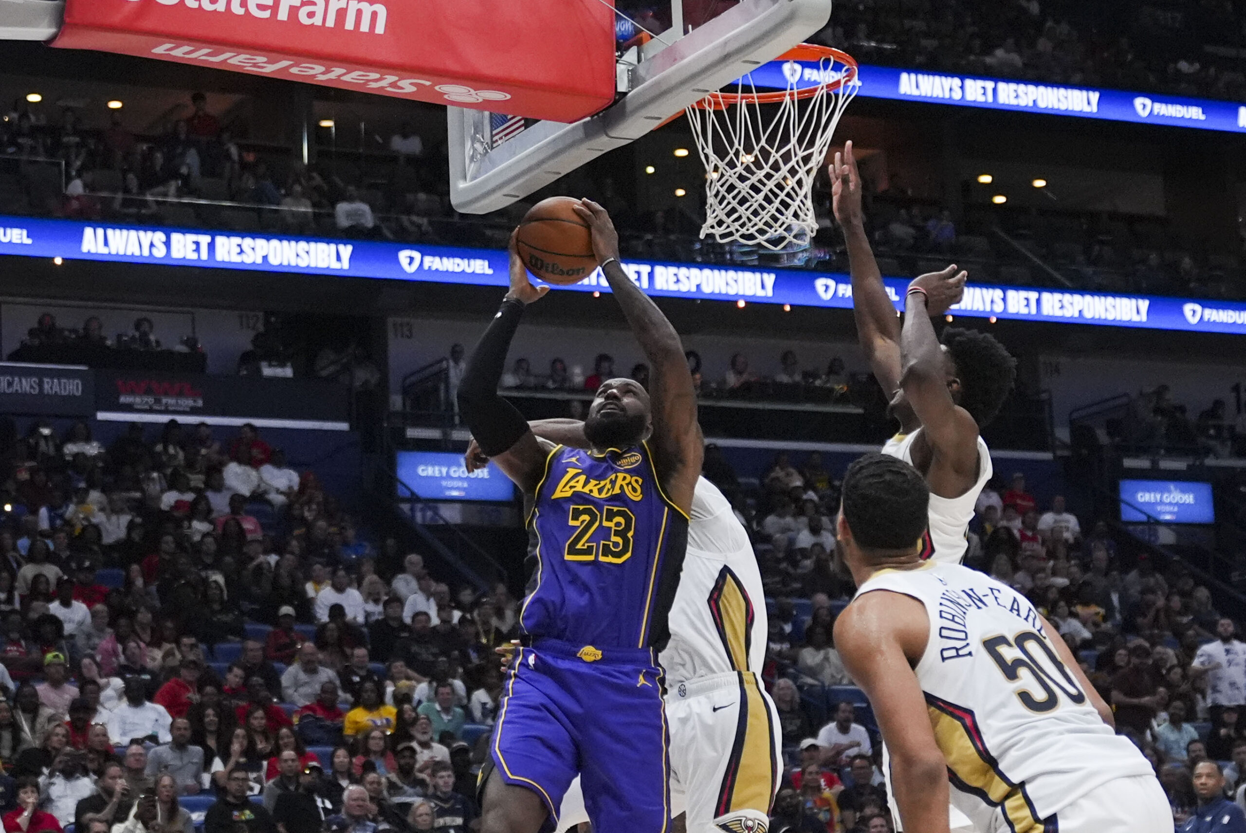 Lakers forward LeBron James (23) goes to the basket in...