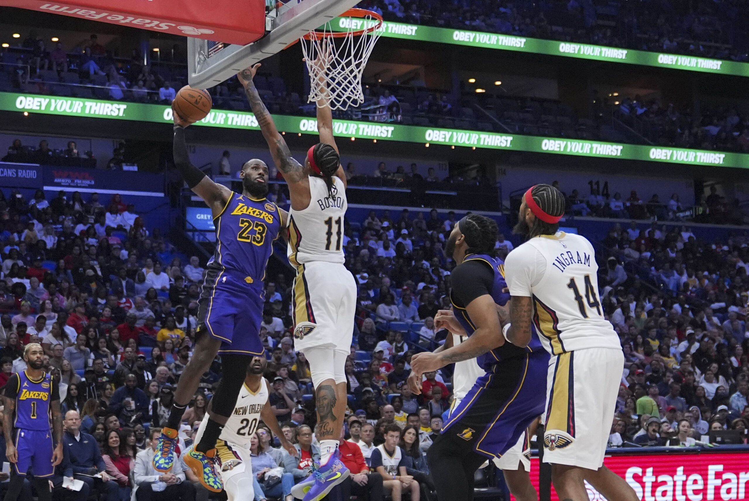 Lakers forward LeBron James (23) tries to pass around New...