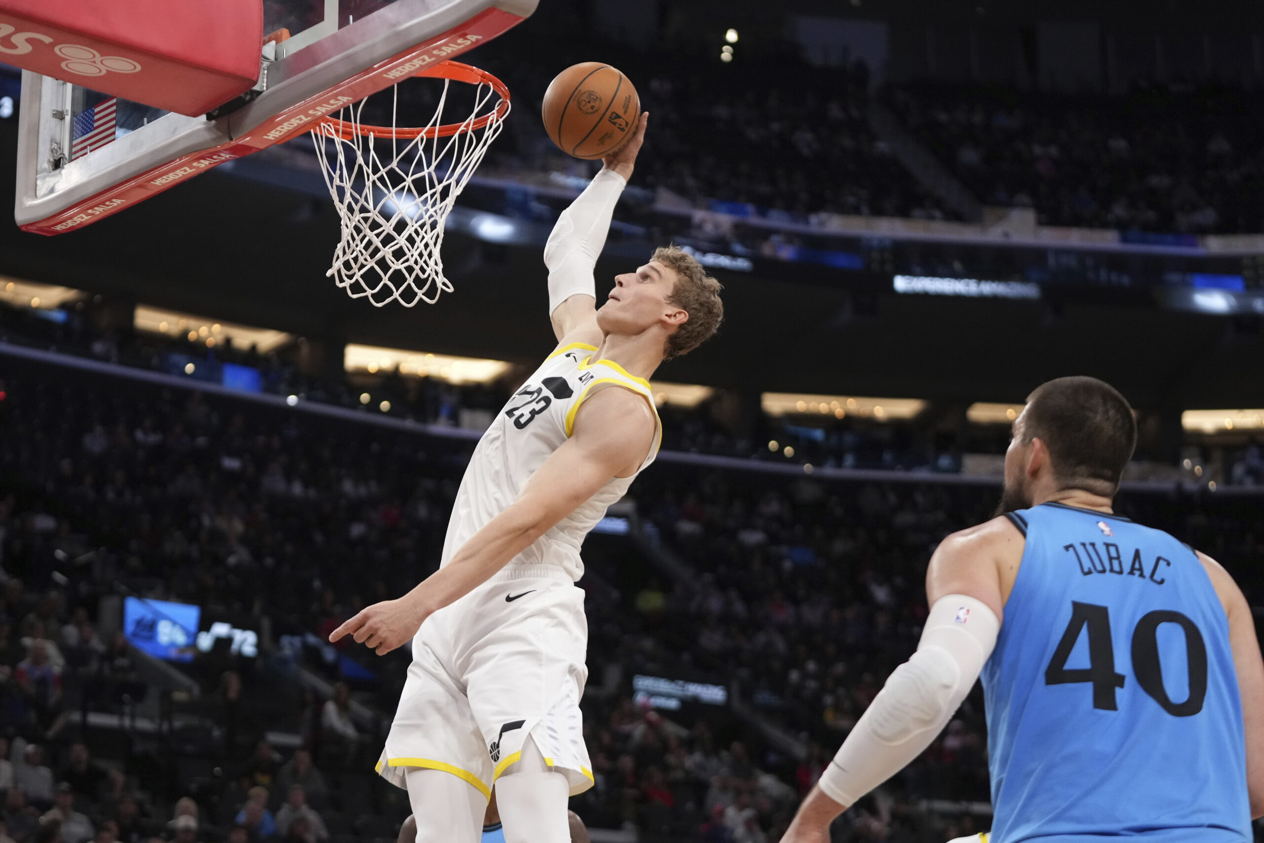 Utah Jazz forward Lauri Markkanen, left, dunks as Clippers center...