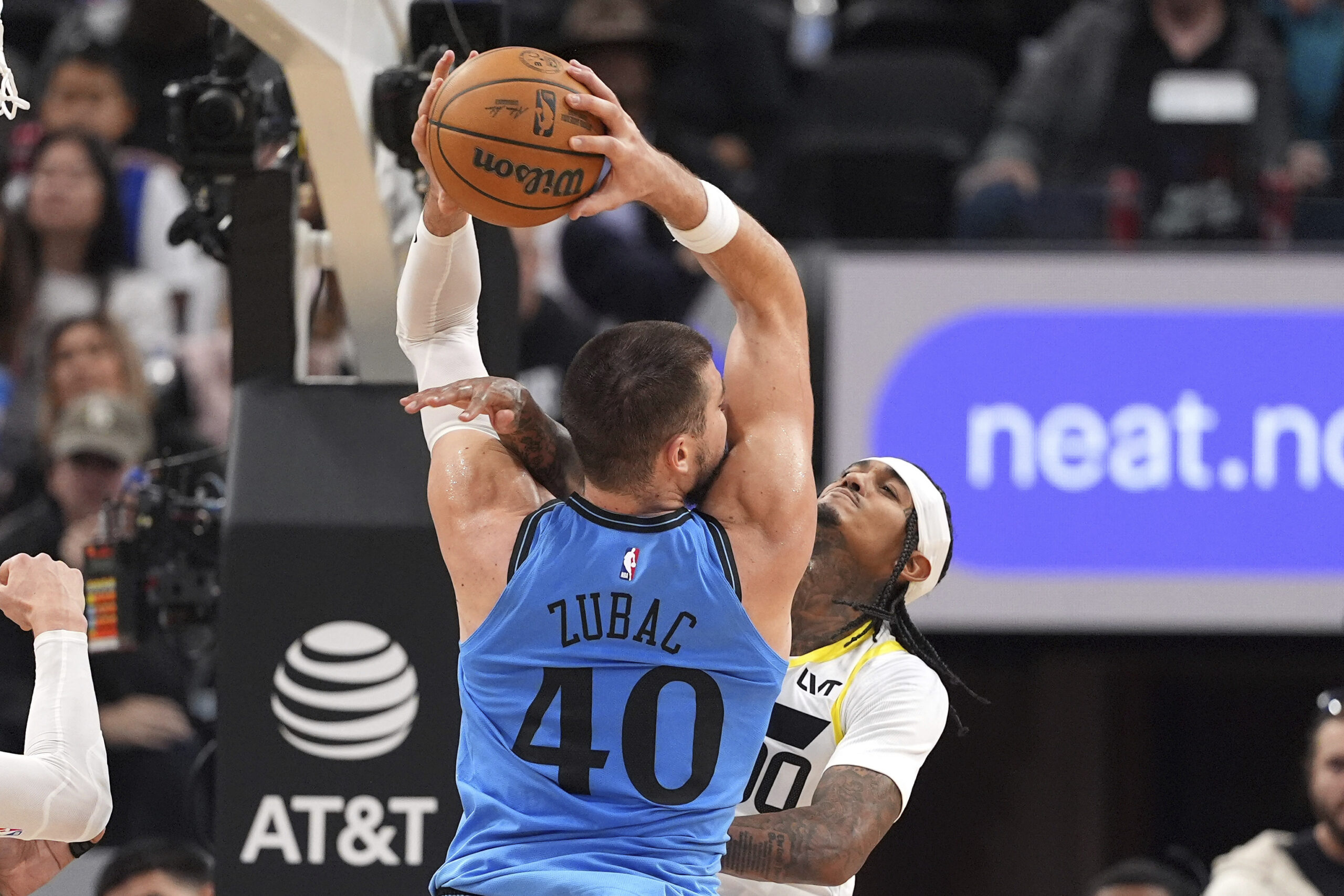 Clippers center Ivica Zubac, left, tries to pass as Utah...