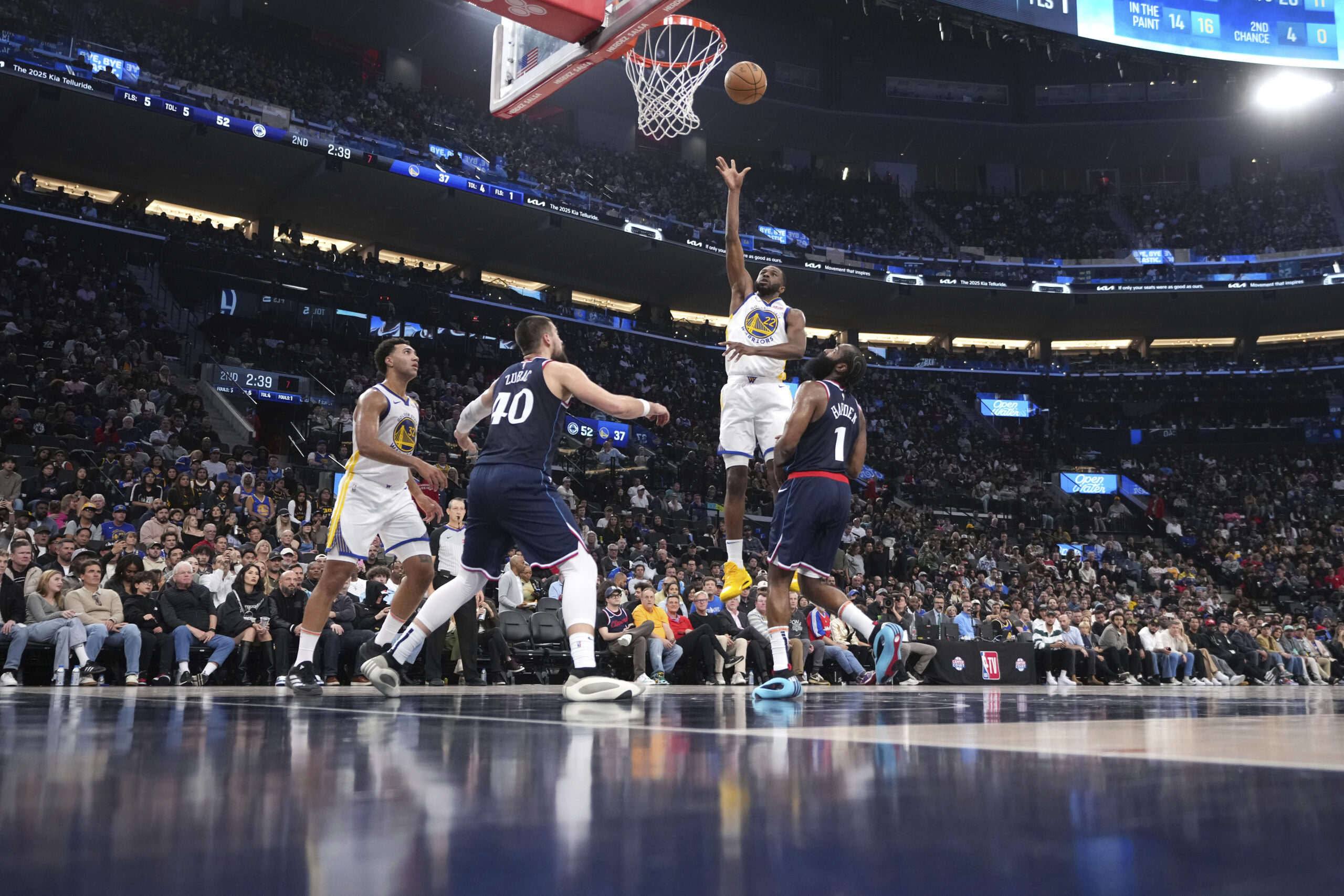 Golden State Warriors forward Andrew Wiggins (22) shoots as Clippers...