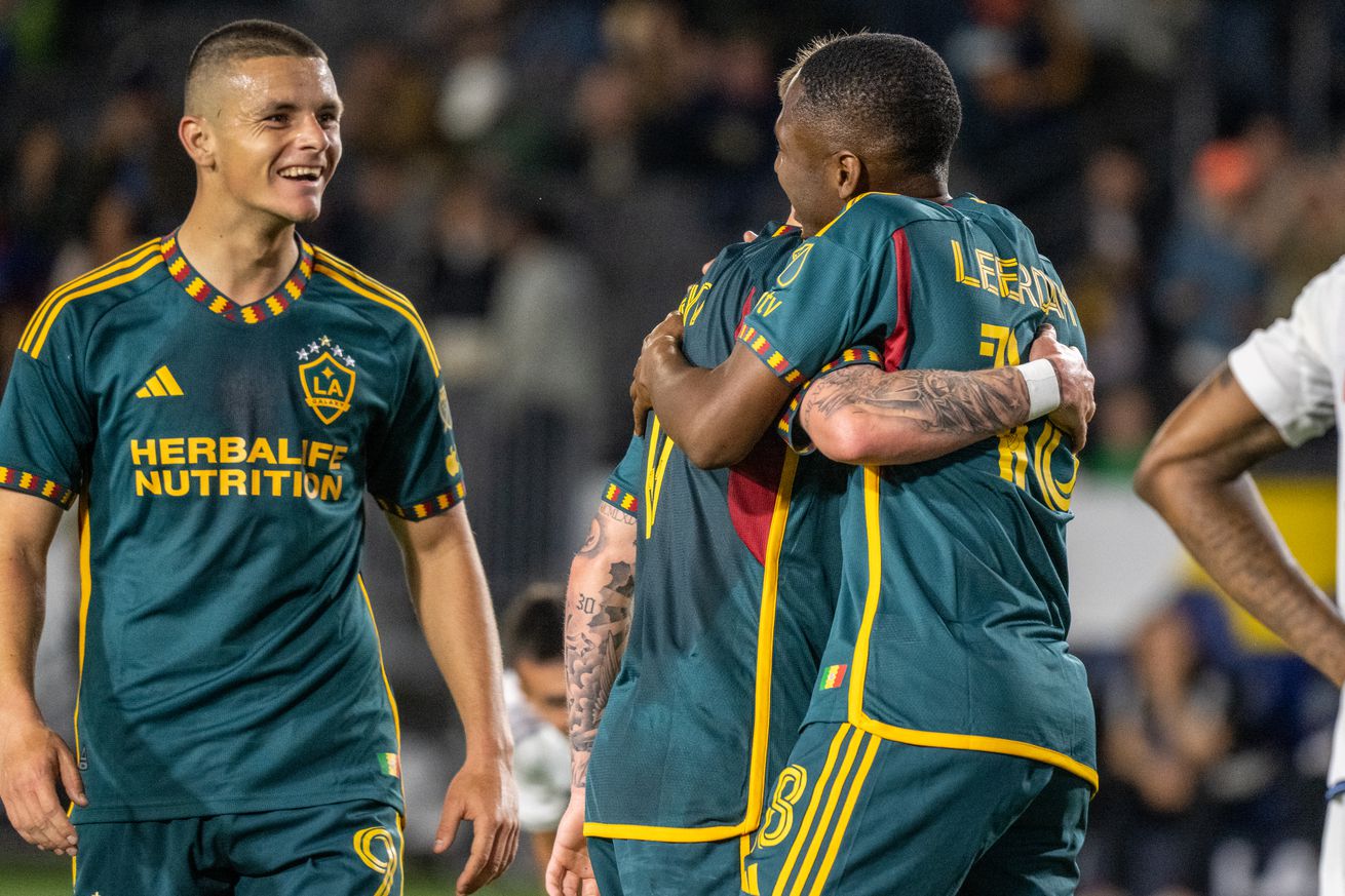 Vancouver Whitecaps v Los Angeles Galaxy