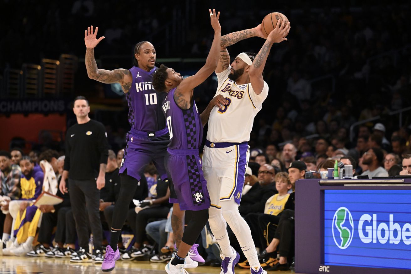 Sacramento Kings v Los Angeles Lakers