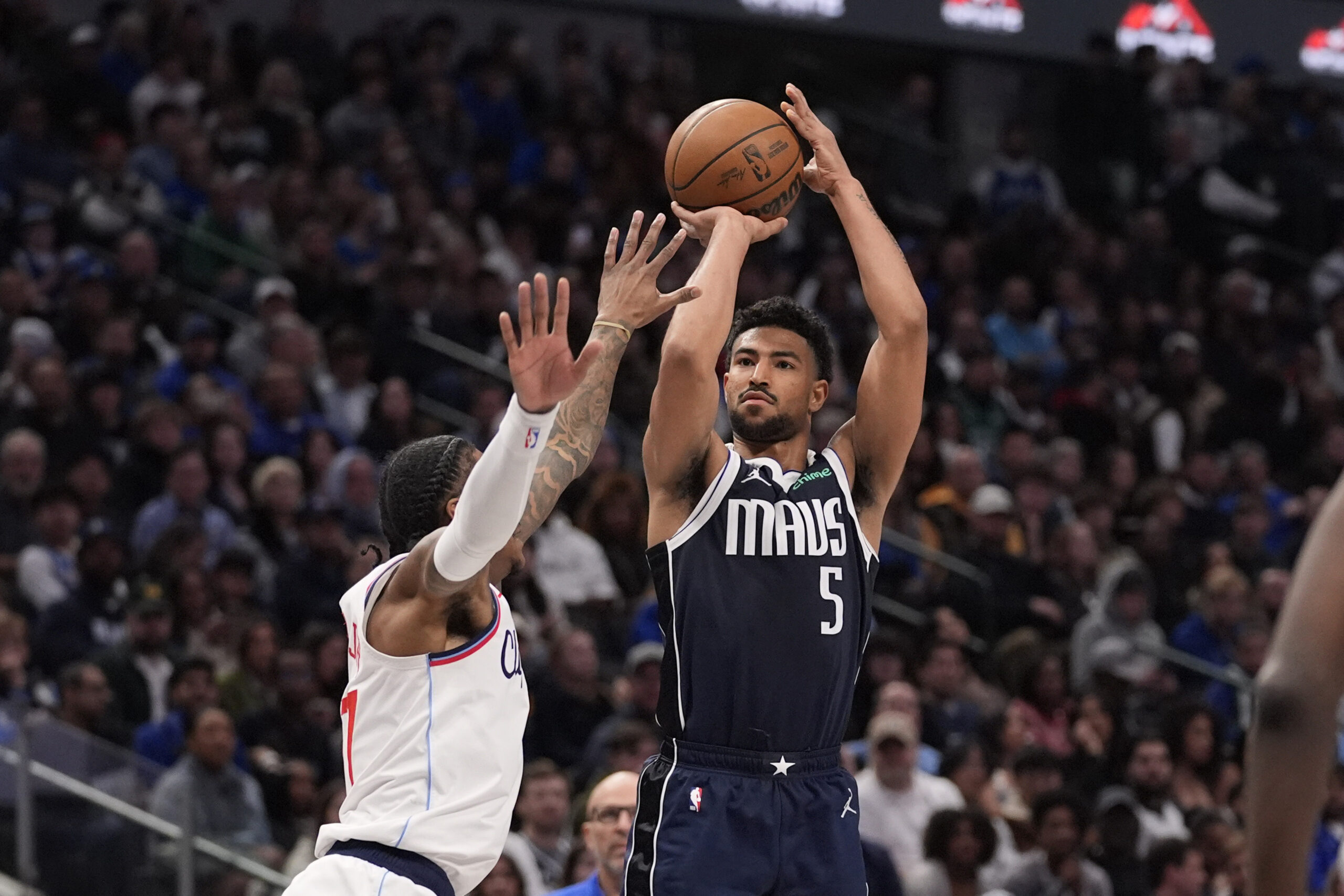 Dallas Mavericks guard Quentin Grimes (5) shoots against Clippers guard...