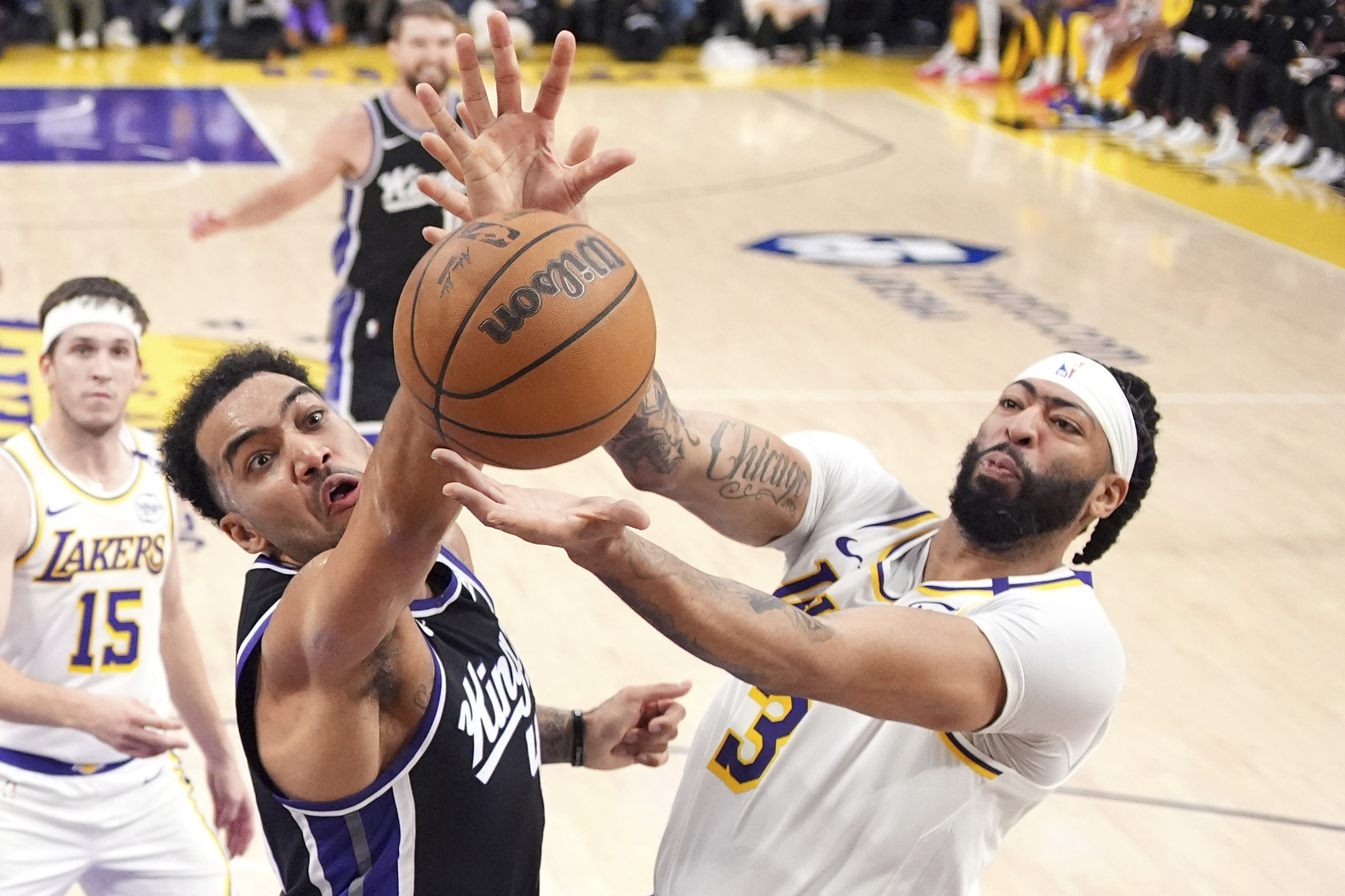 Sacramento Kings forward Trey Lyles (41) and Lakers forward Anthony...