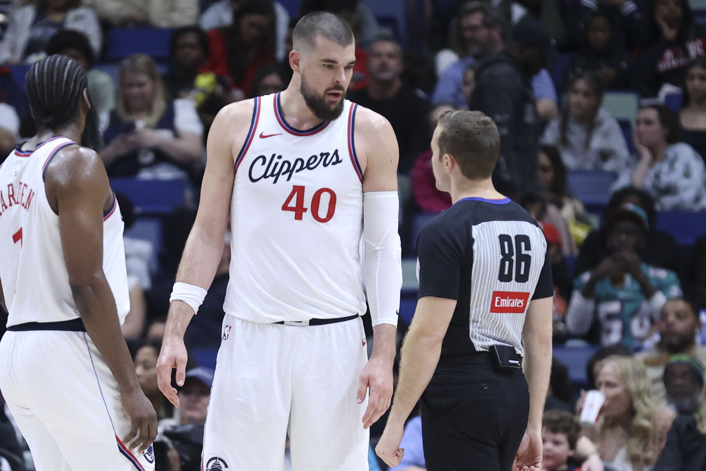 Clippers center Ivica Zubac (40) talks to a referee in...