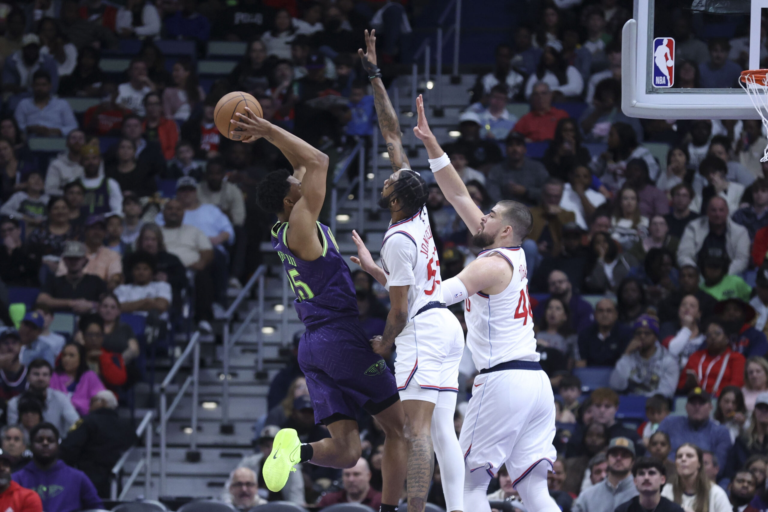 New Orleans Pelicans guard Trey Murphy III attempts a jumper...