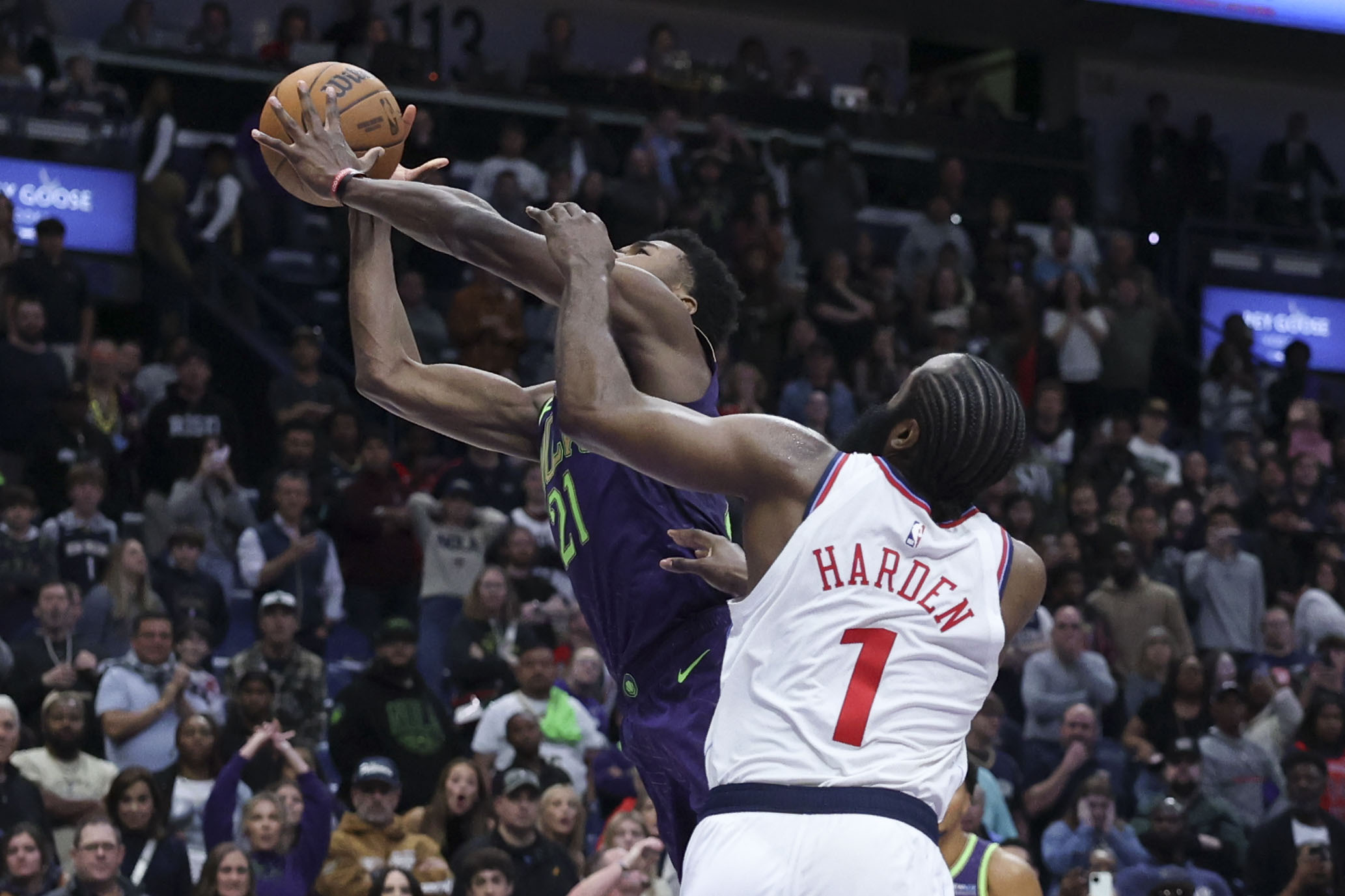 Clippers guard James Harden (1) fouls New Orleans Pelicans center...