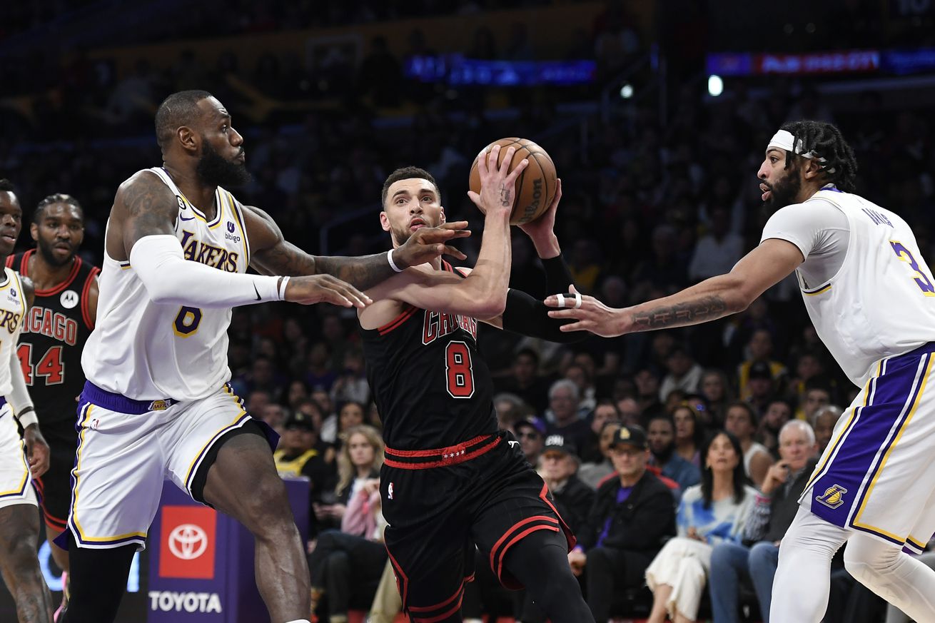 Chicago Bulls v Los Angeles Lakers