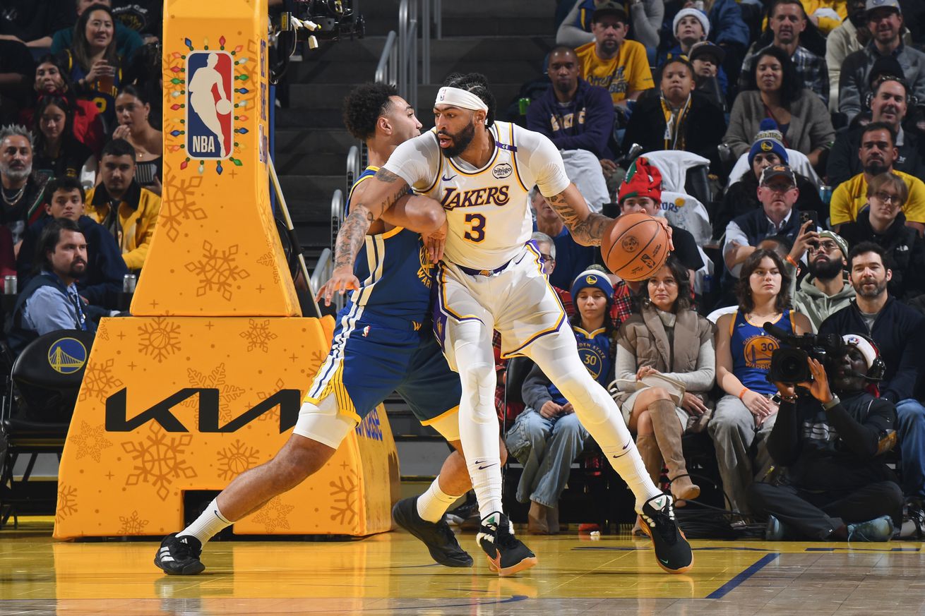 Los Angeles Lakers v Golden State Warriors