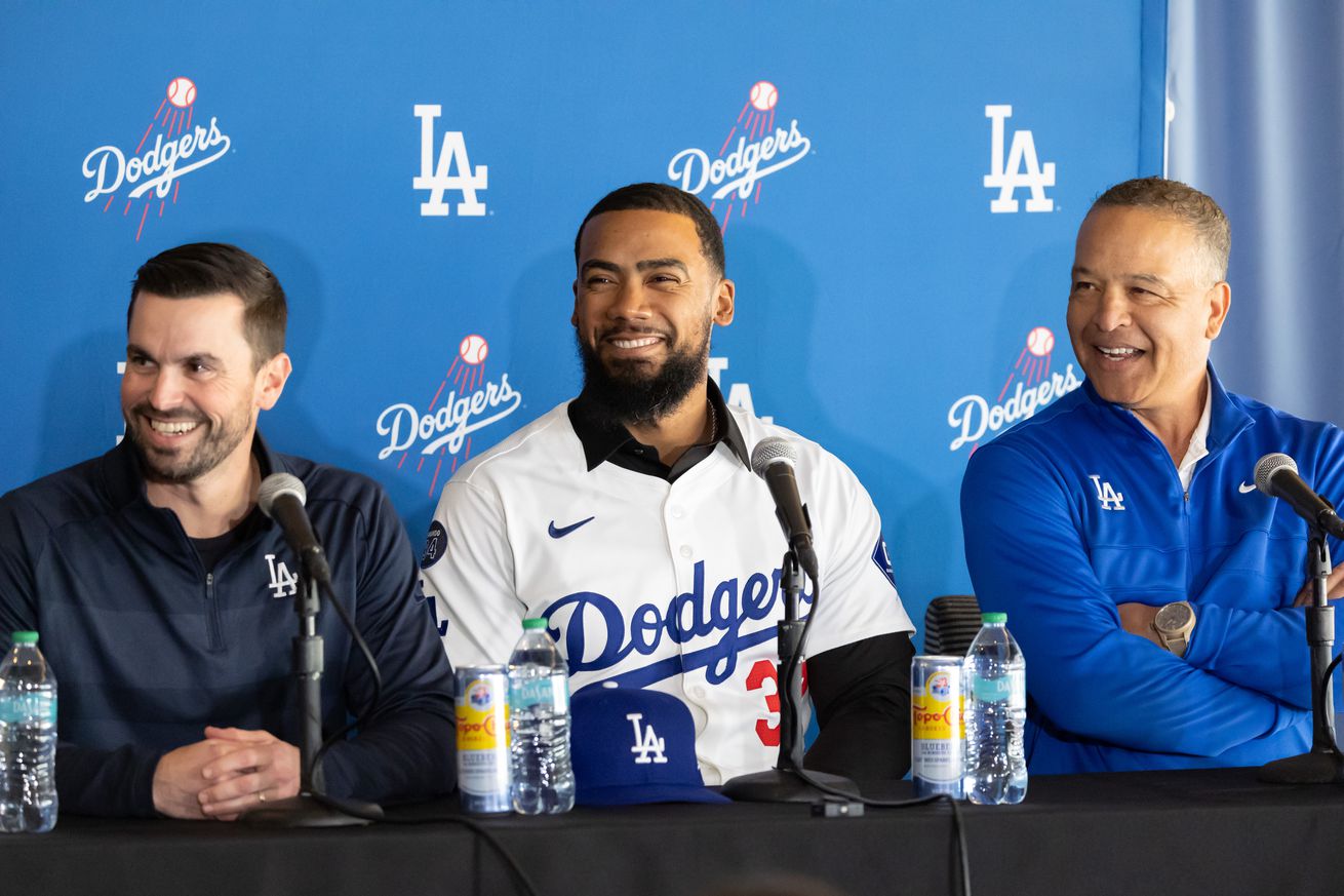 Teoscar Hernández re-signs with the Dodgers