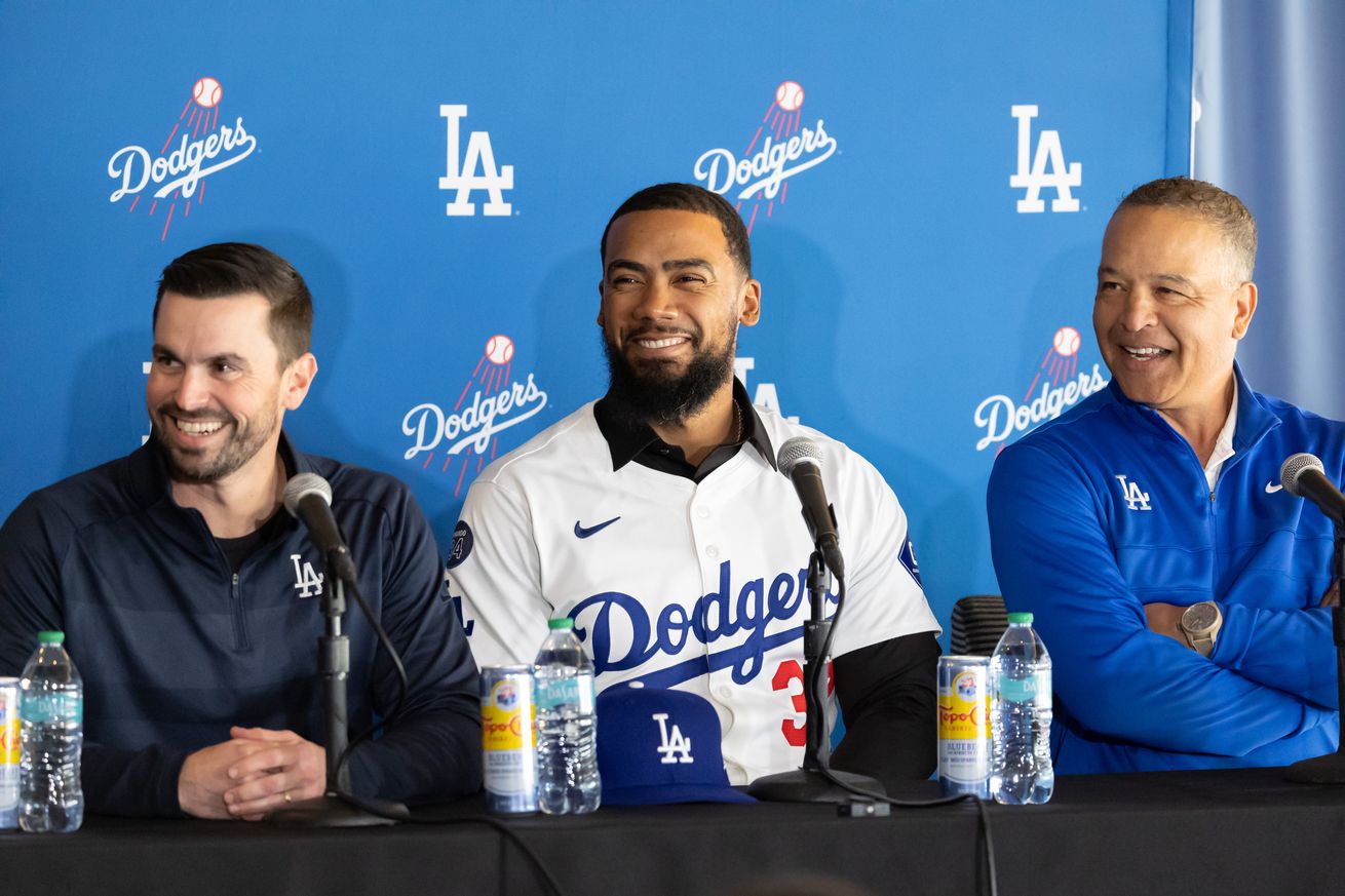 Teoscar Hernández re-signs with the Dodgers