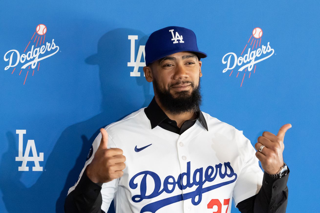 Teoscar Hernández re-signs with the Dodgers