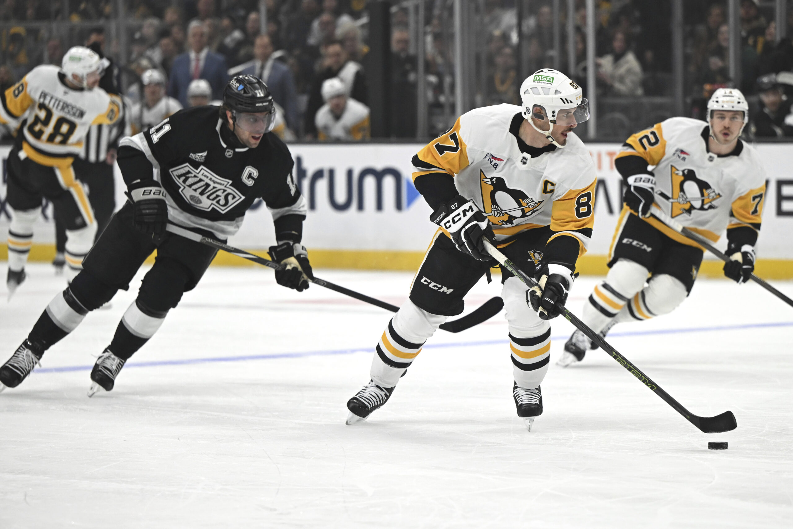 Pittsburgh Penguins center Sidney Crosby (87) controls the puck away...