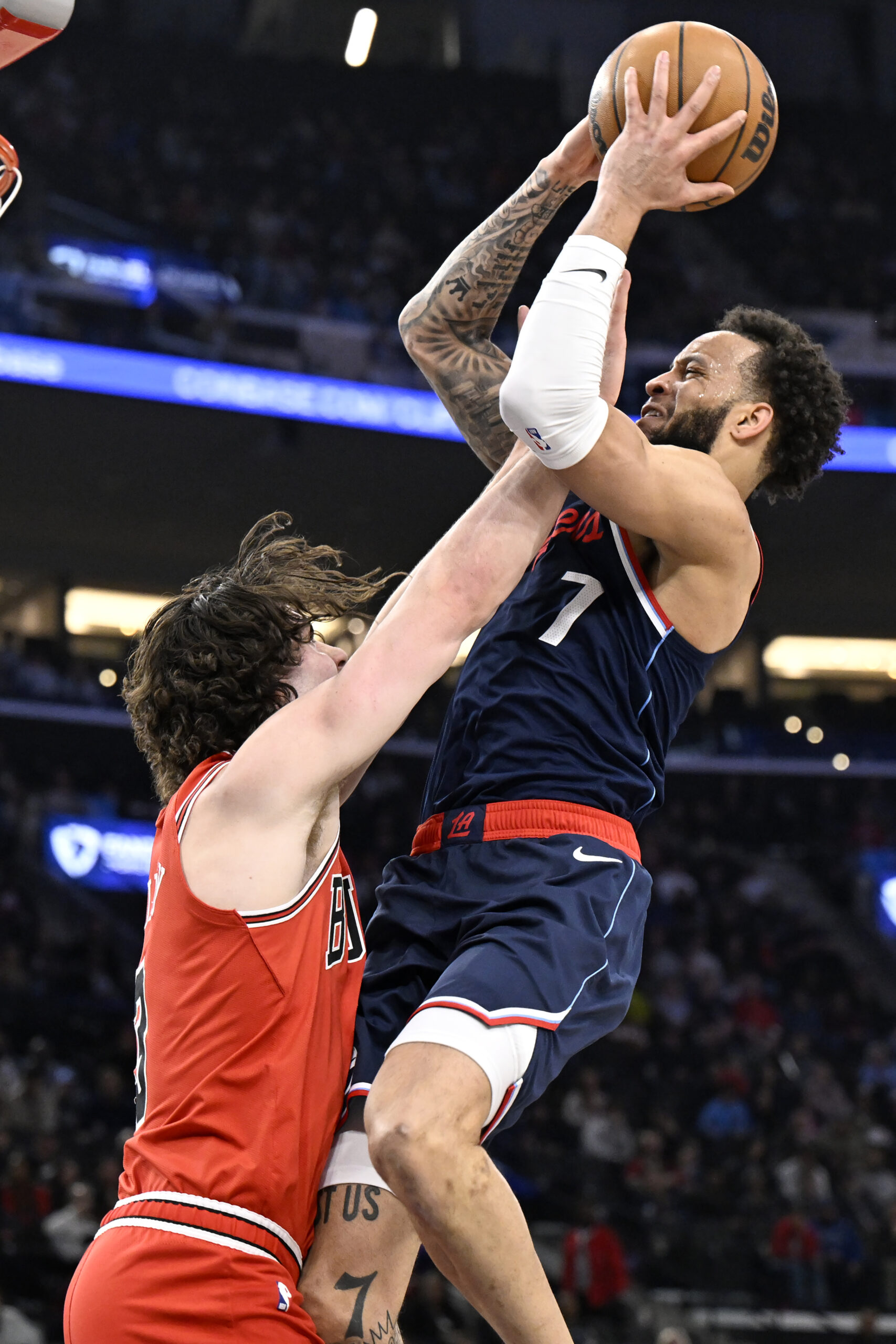 Clippers guard Amir Coffey (7) shoots as Chicago Bulls guard...