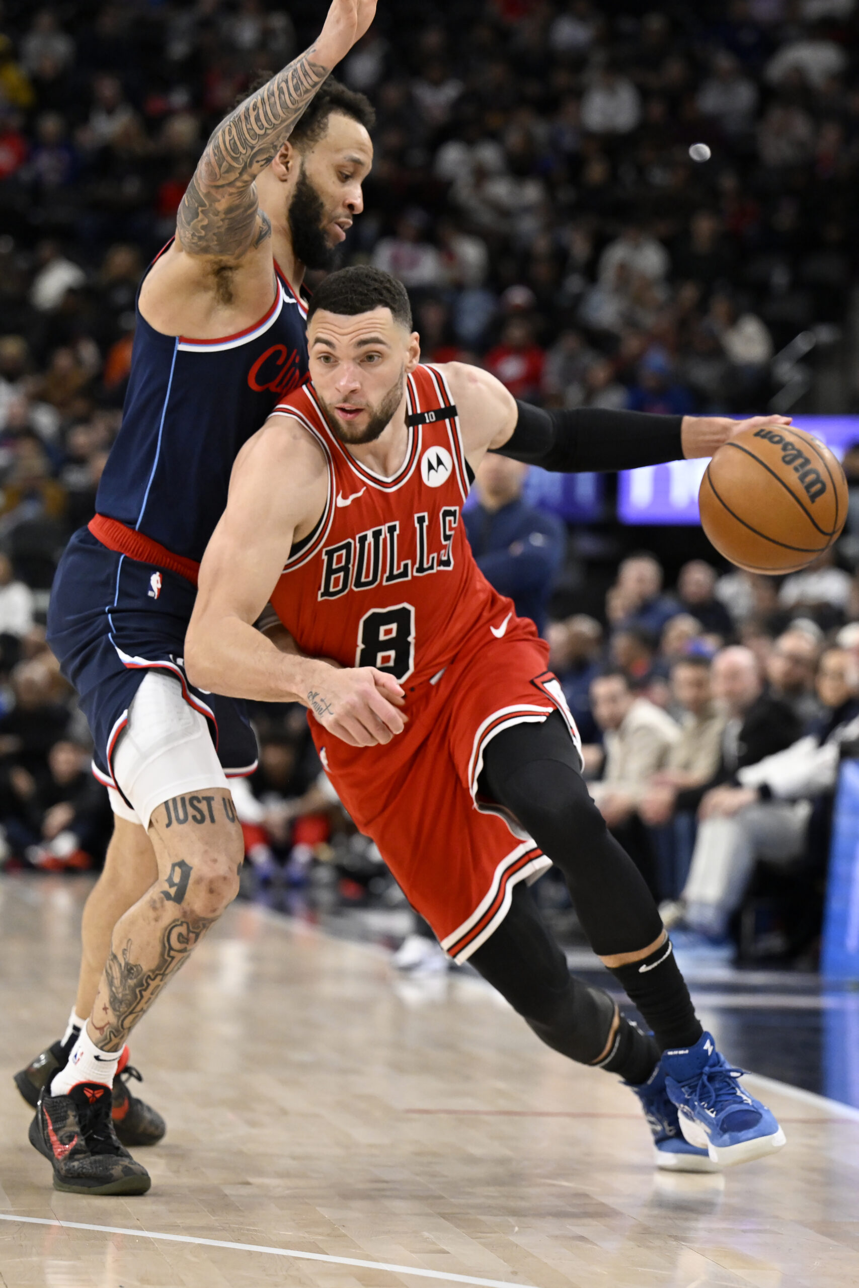 Chicago Bulls guard Zach LaVine (8) drives against Clippers guard...