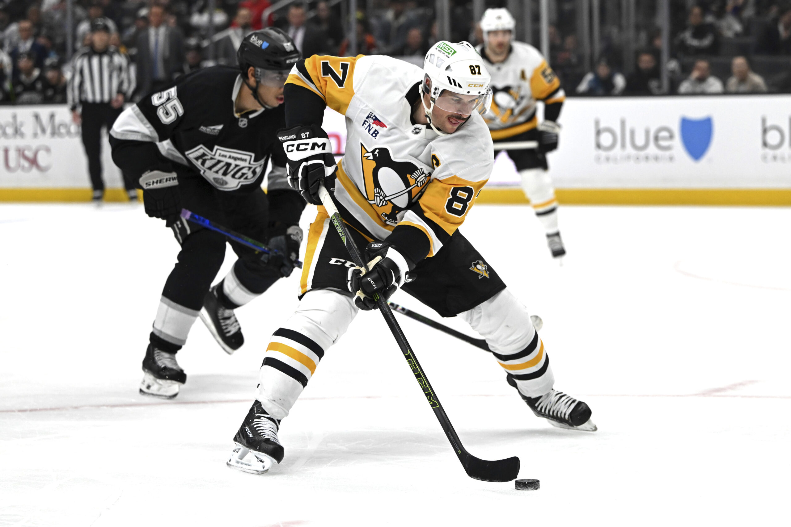 Pittsburgh Penguins center Sidney Crosby (87) controls the puck away...