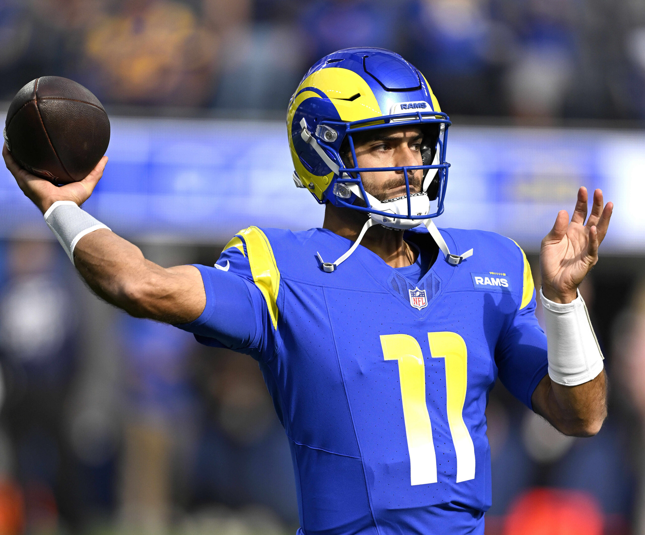 Rams backup quarterback Jimmy Garoppolo warms up prior to starting...