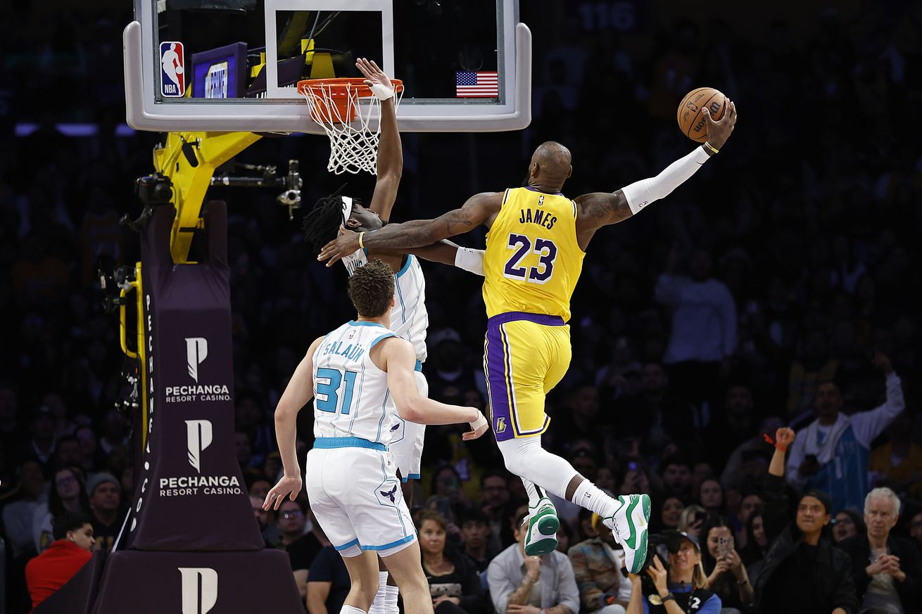 Charlotte Hornets v Los Angeles Lakers