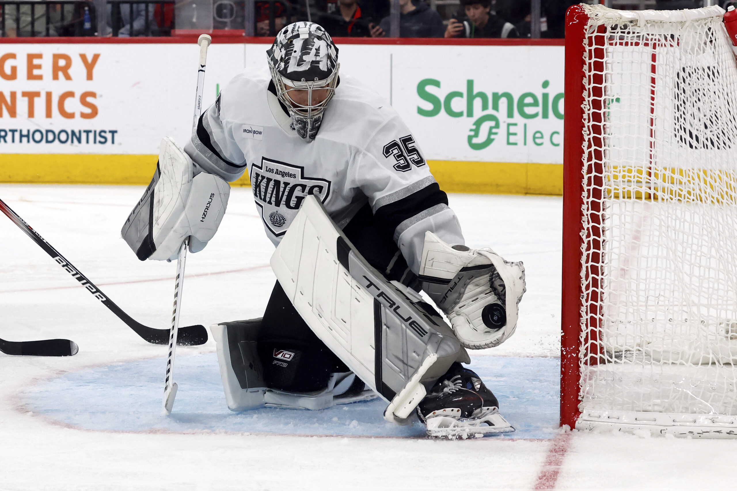 Los Angeles Kings goaltender Darcy Kuemper (35) snares a shot...