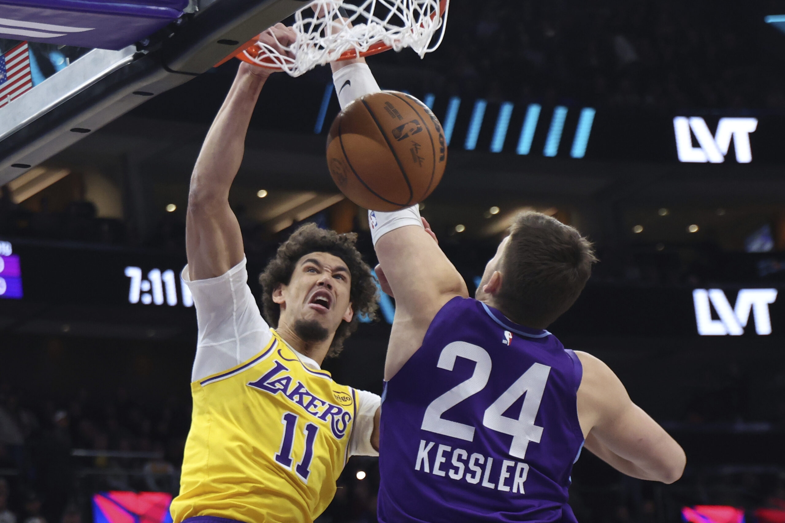 Lakers center Jaxson Hayes dunks against Utah Jazz center Walker...