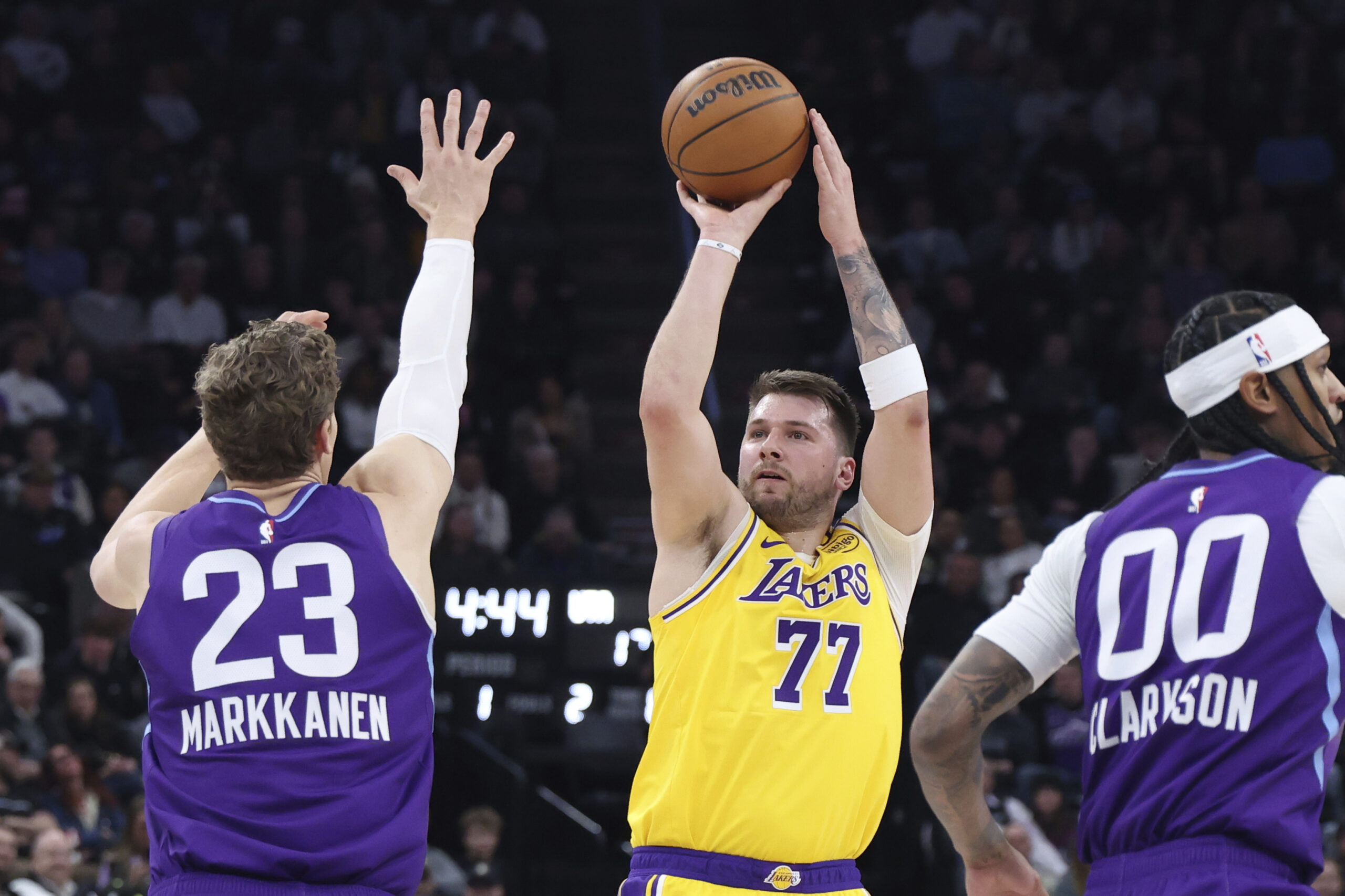 Lakers star Luka Doncic shoots in front of Utah Jazz...