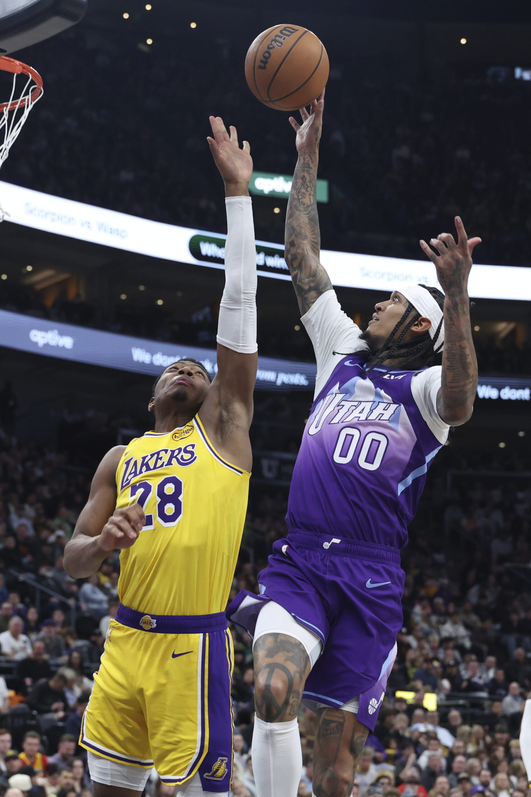 Utah Jazz guard Jordan Clarkson (00) shoots over Lakers forward...