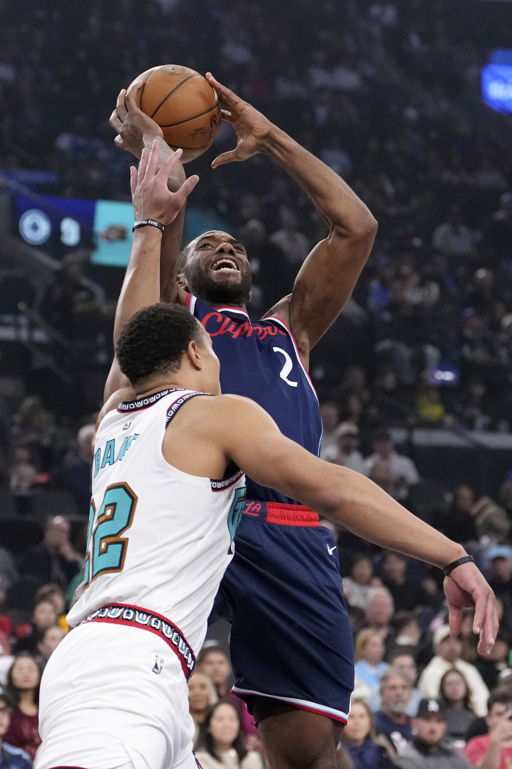 Clippers forward Kawhi Leonard, right, shoots as Memphis Grizzlies guard...