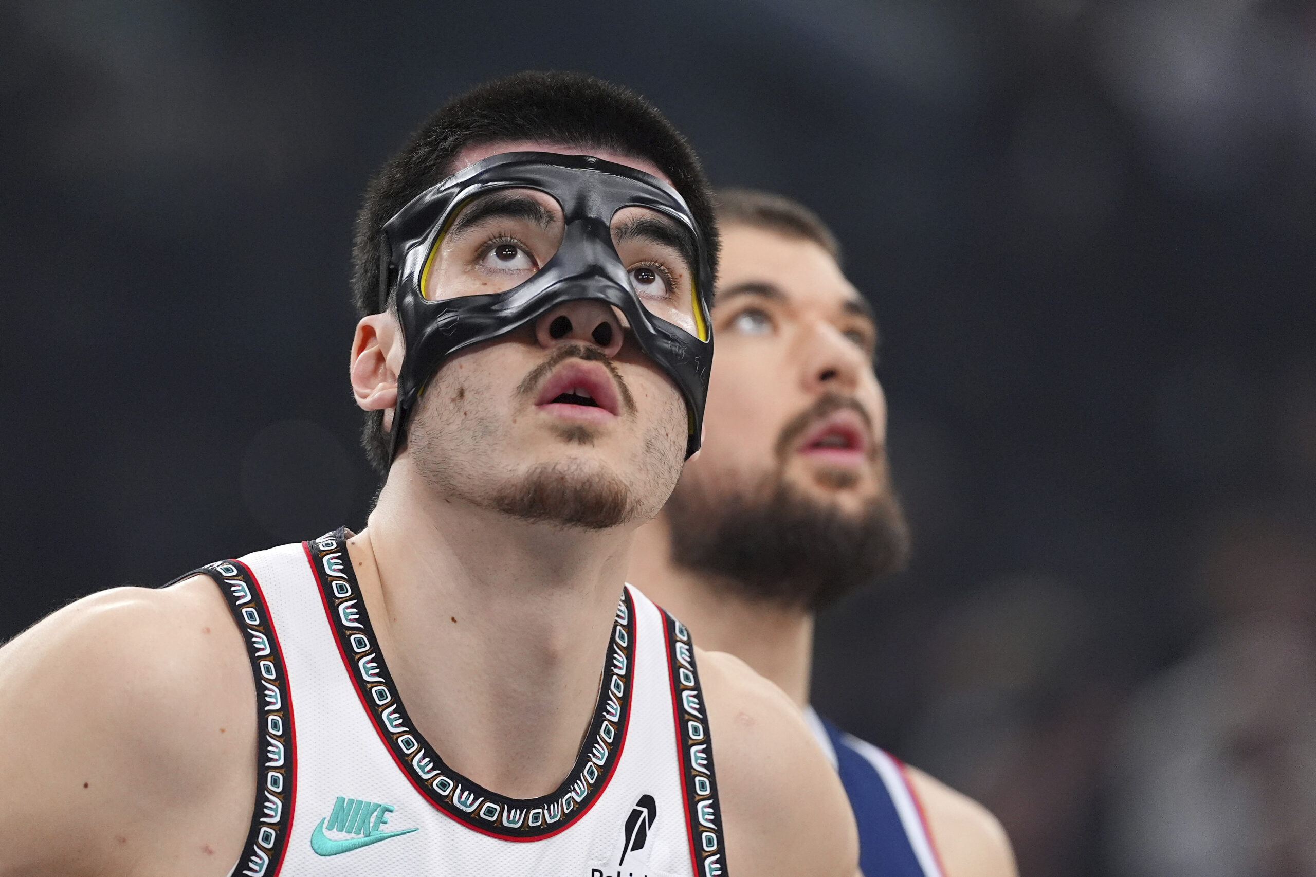 Memphis Grizzlies center Zach Edey, left, and Clippers center Ivica...