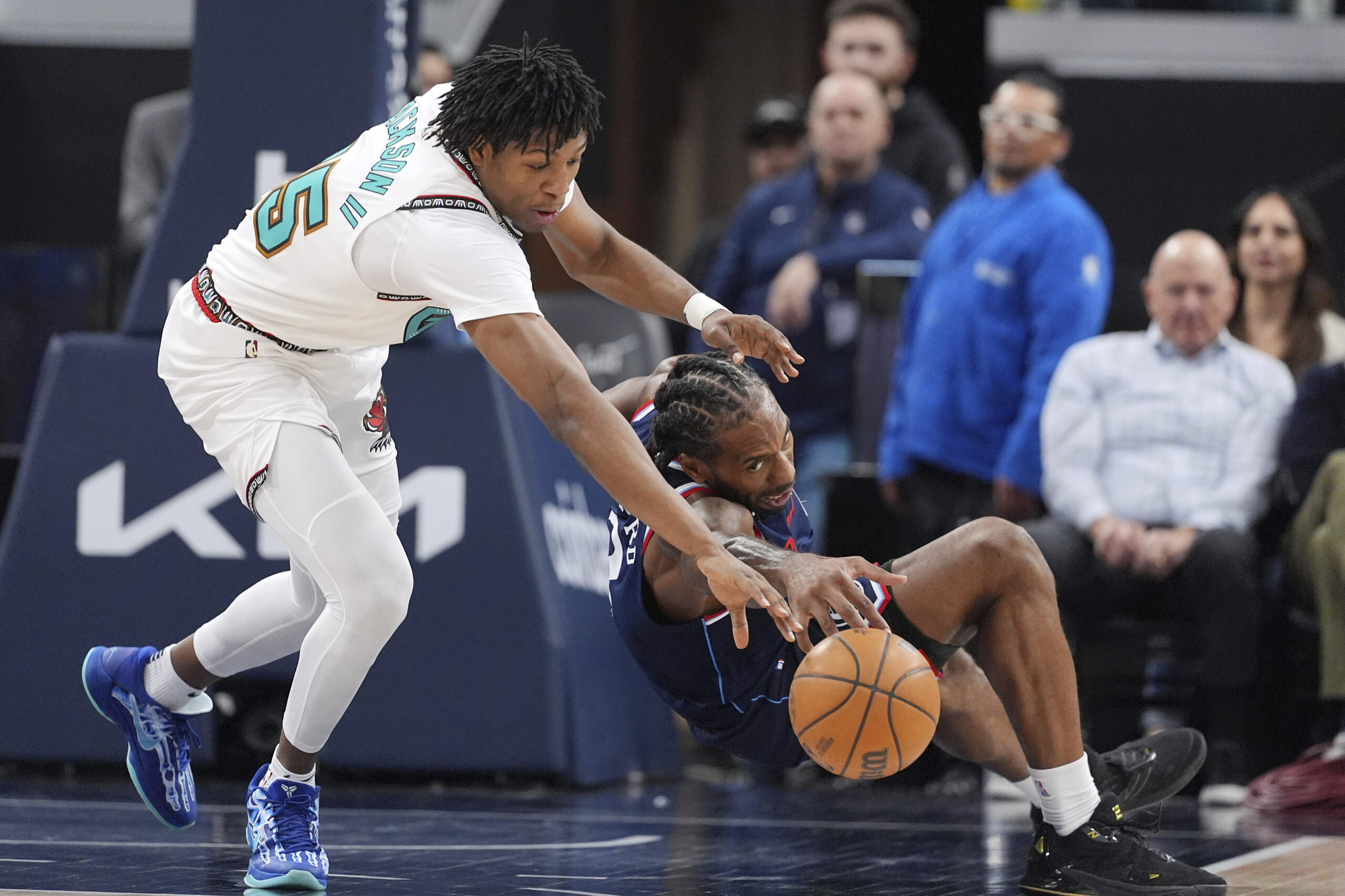 Memphis Grizzlies forward GG Jackson, left, and Clippers forward Kawhi...