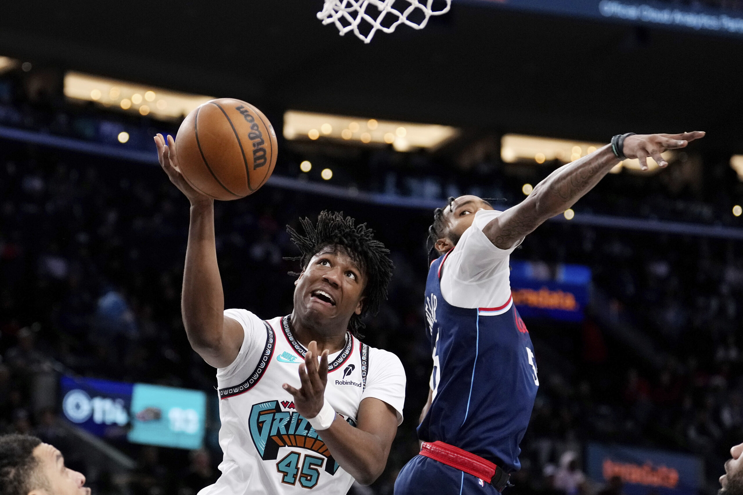 Memphis Grizzlies forward GG Jackson, left, shoots as Clippers forward...