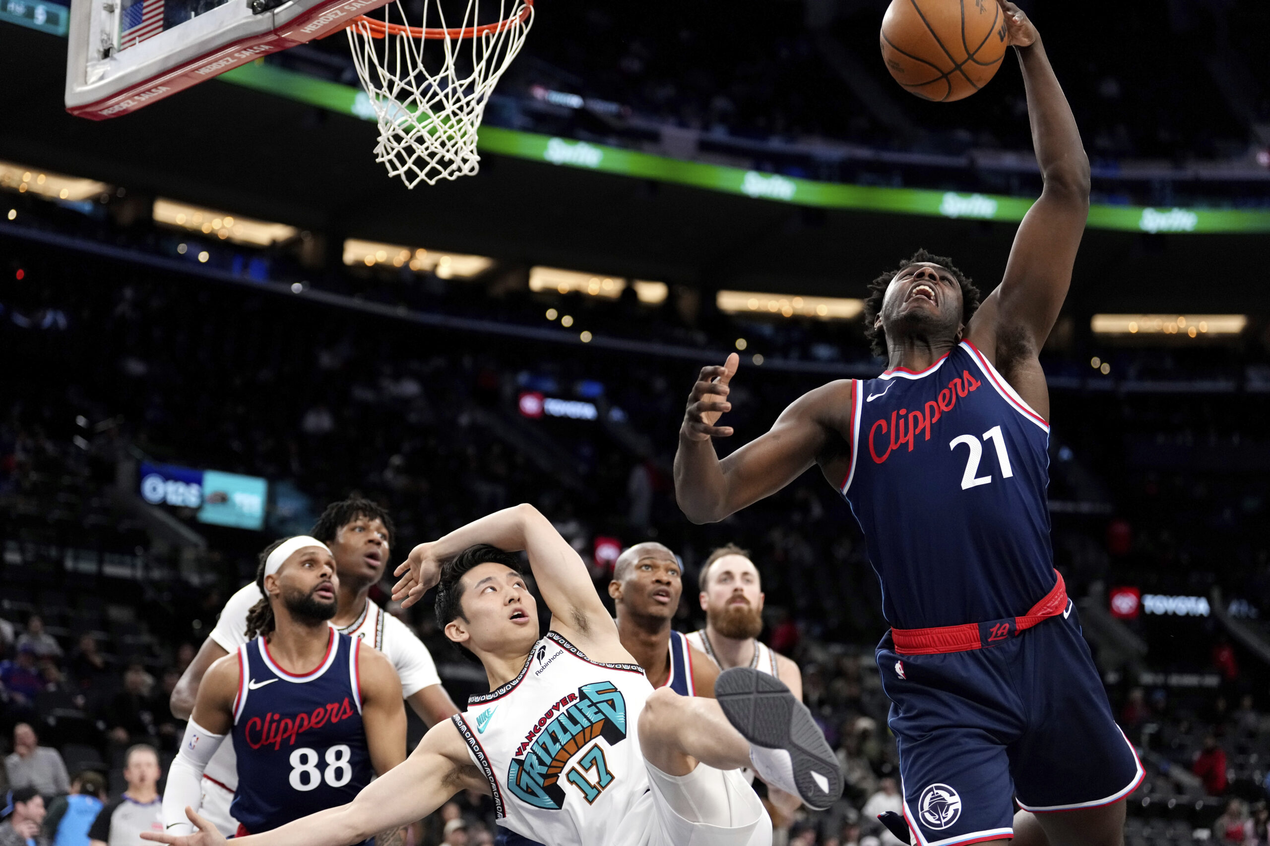 Clippers guard Kobe Brown, right, grabs rebound away from Memphis...