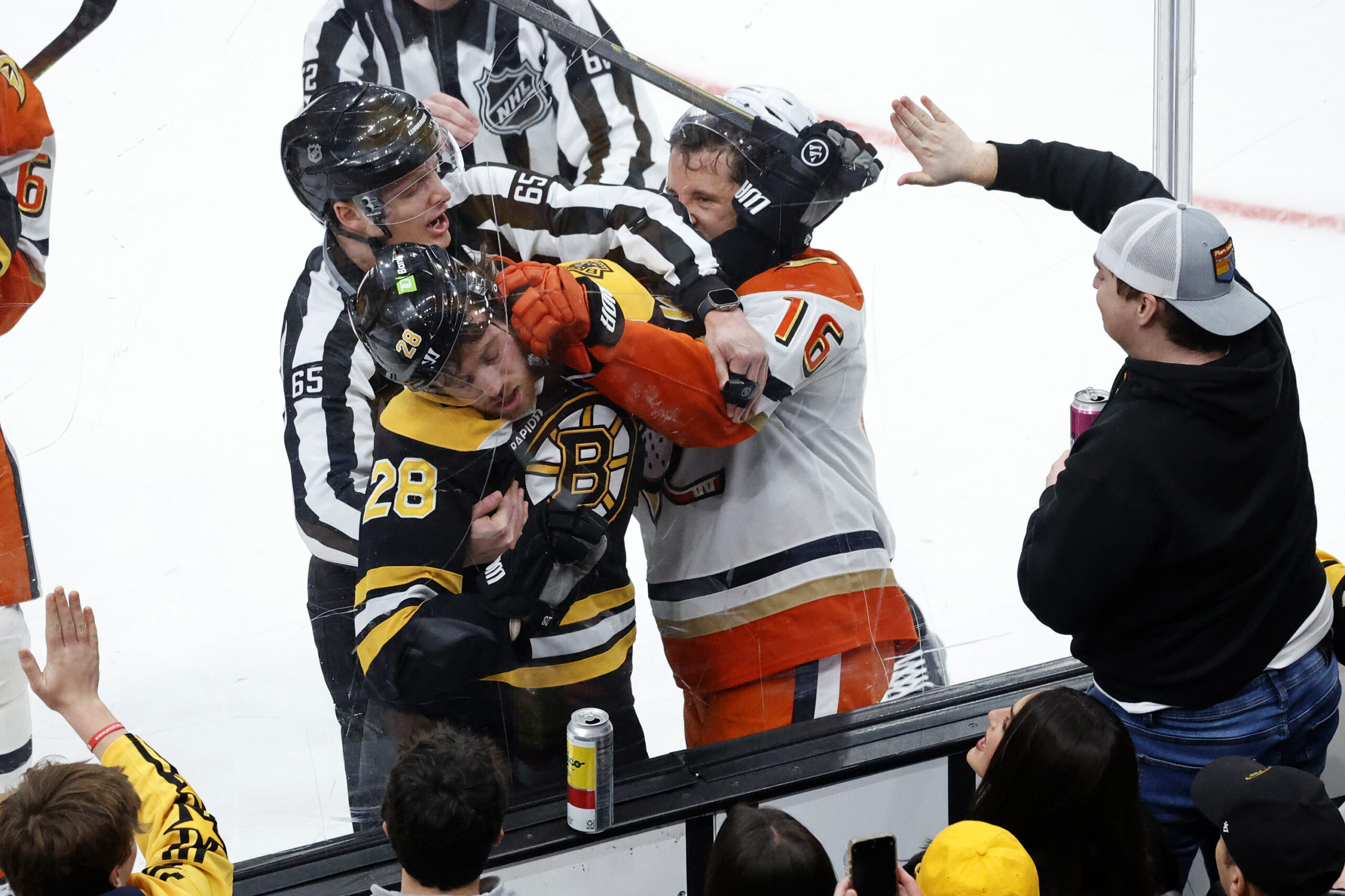 Boston Bruins center Elias Lindholm (28) and Ducks center Ryan...