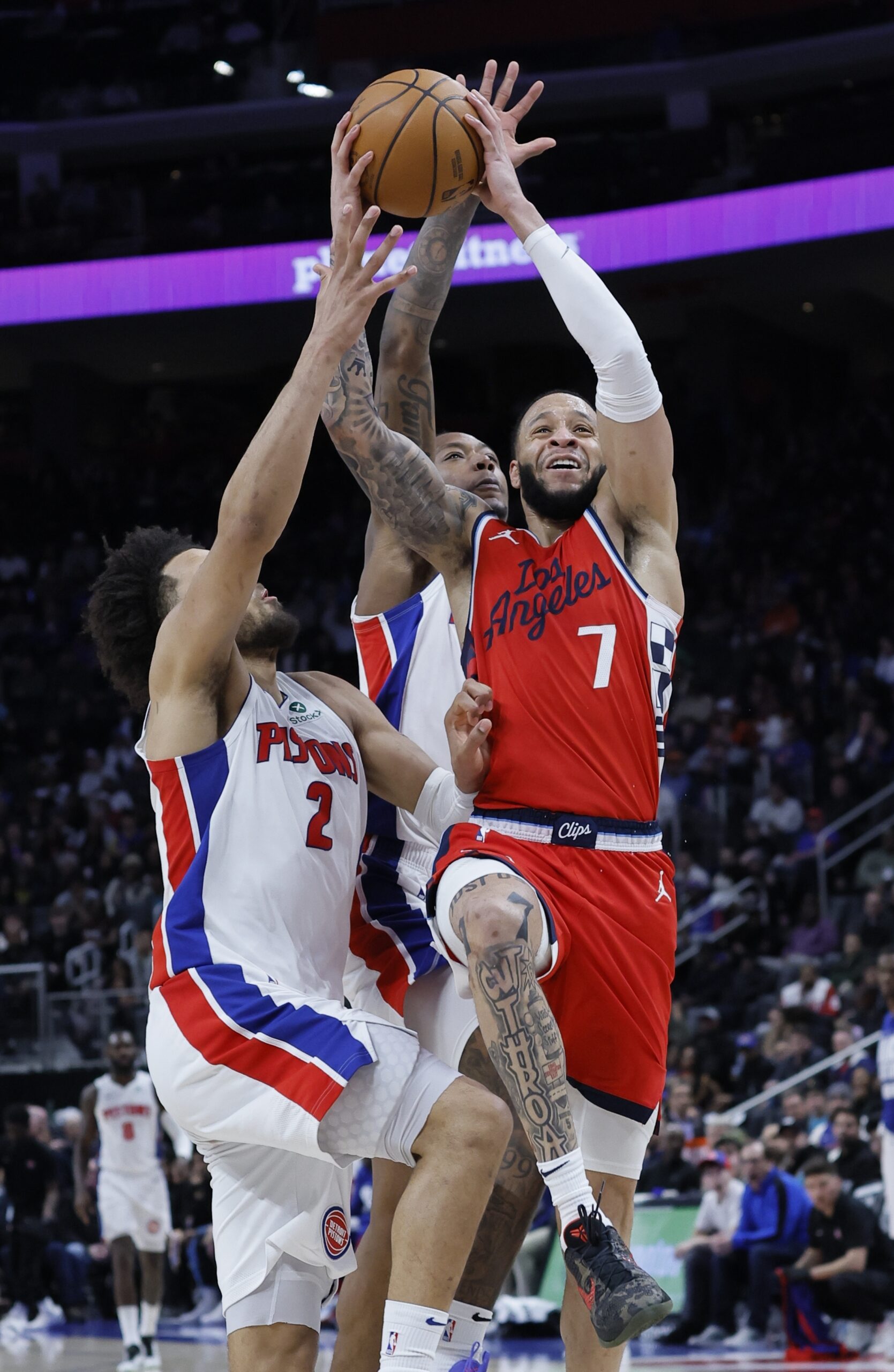 Clippers guard Amir Coffey (7) goes to the basket against...