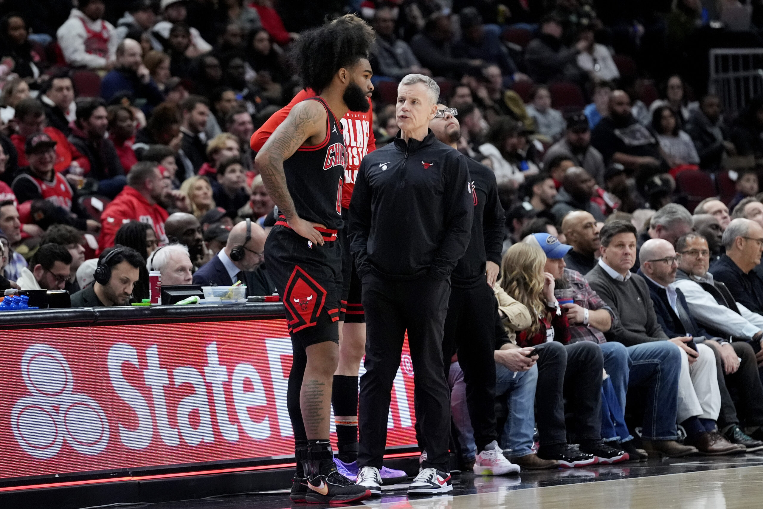 Chicago Bulls head coach Billy Donovan, right, talks to guard...