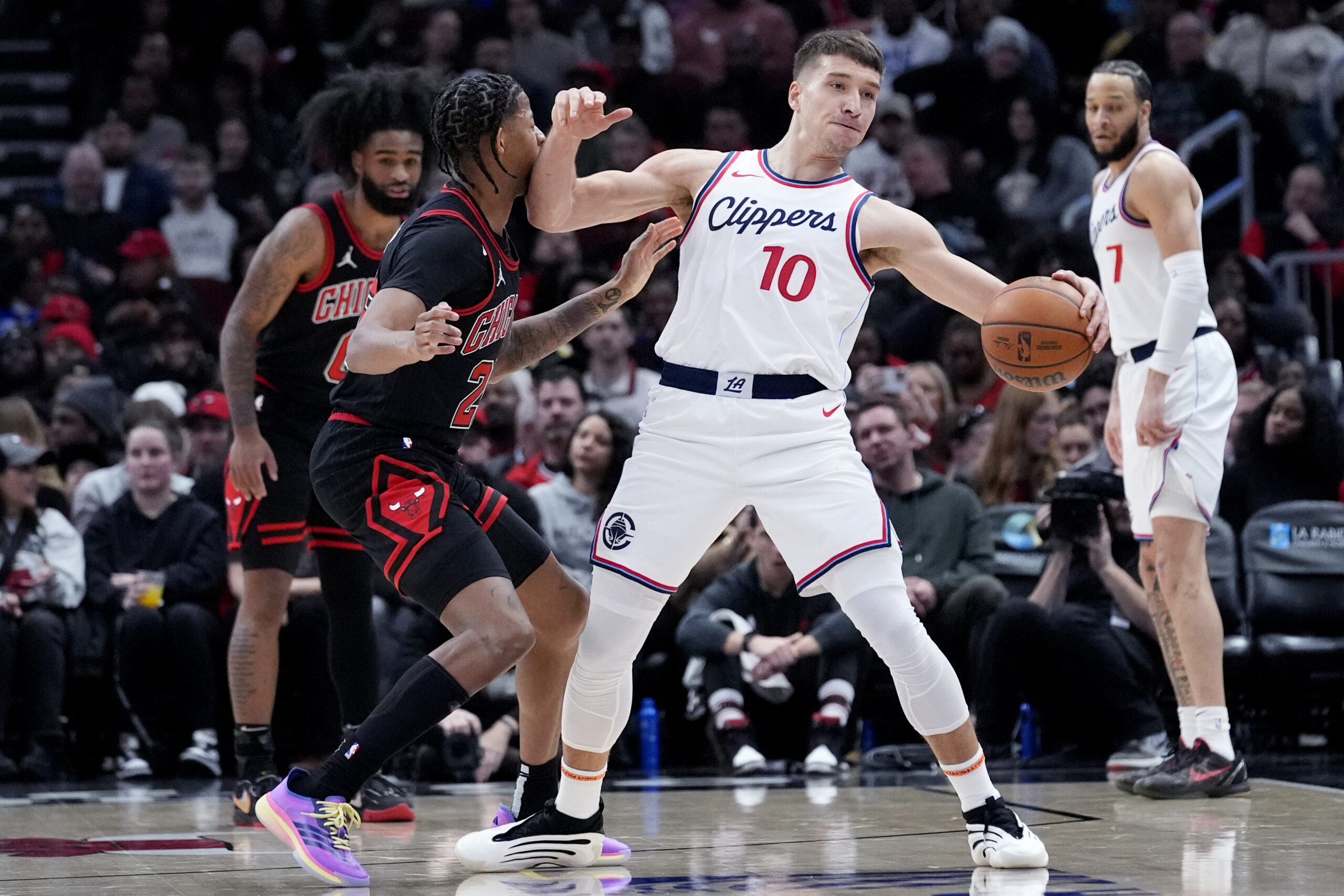 Clippers guard Bogdan Bogdanovic, right, drives as Chicago Bulls forward...